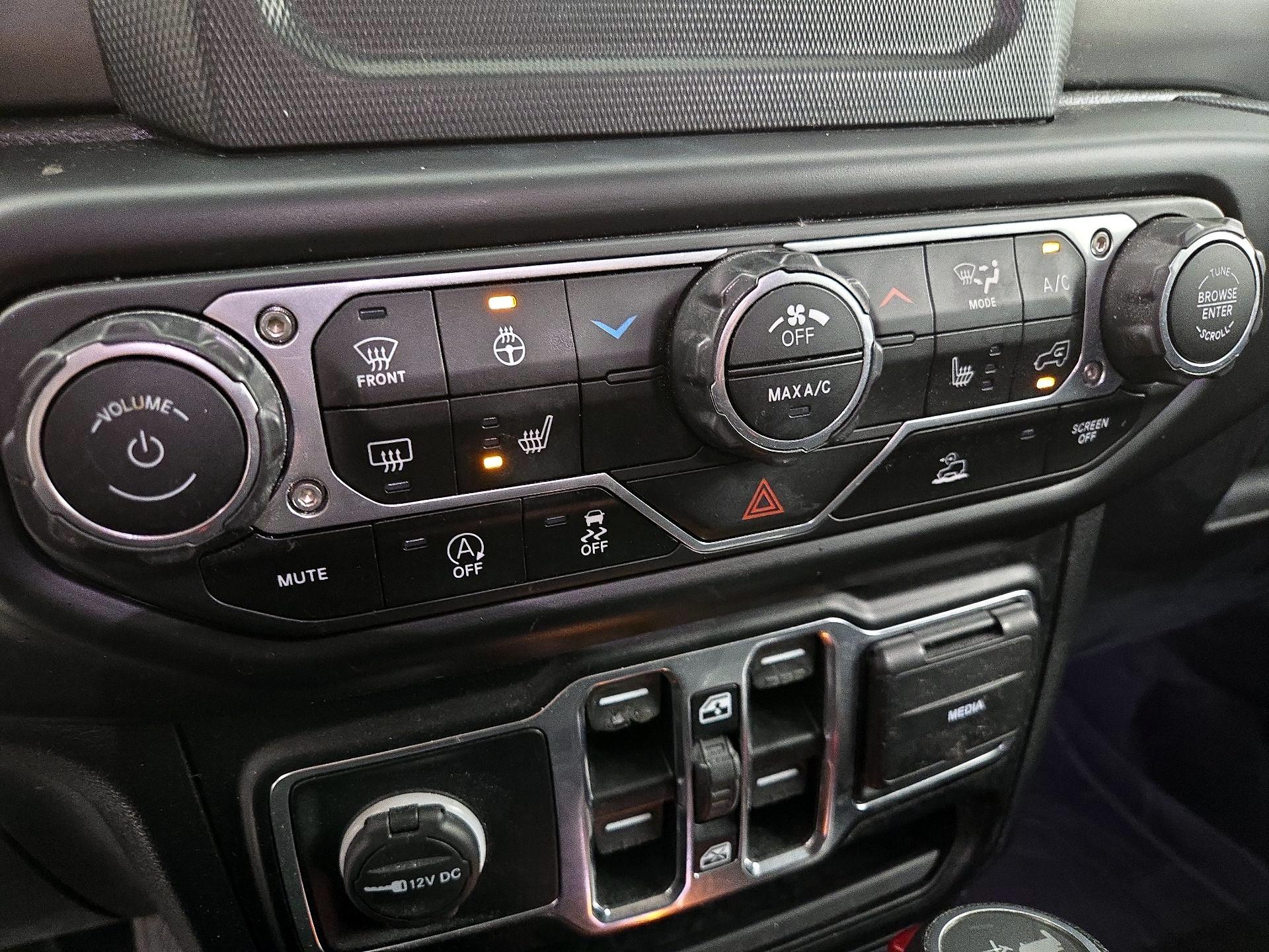 Thumbnail: 2022 Jeep Wrangler - 16