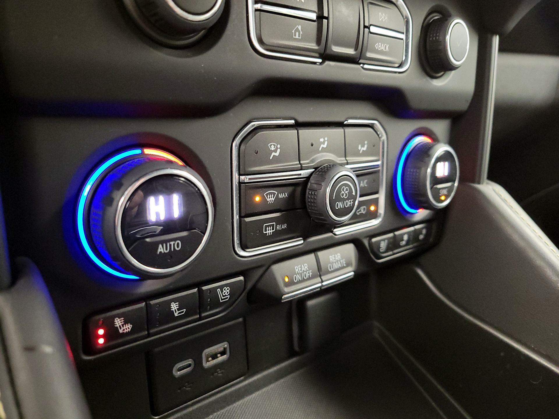 Thumbnail: 2023 Chevrolet Suburban - 17