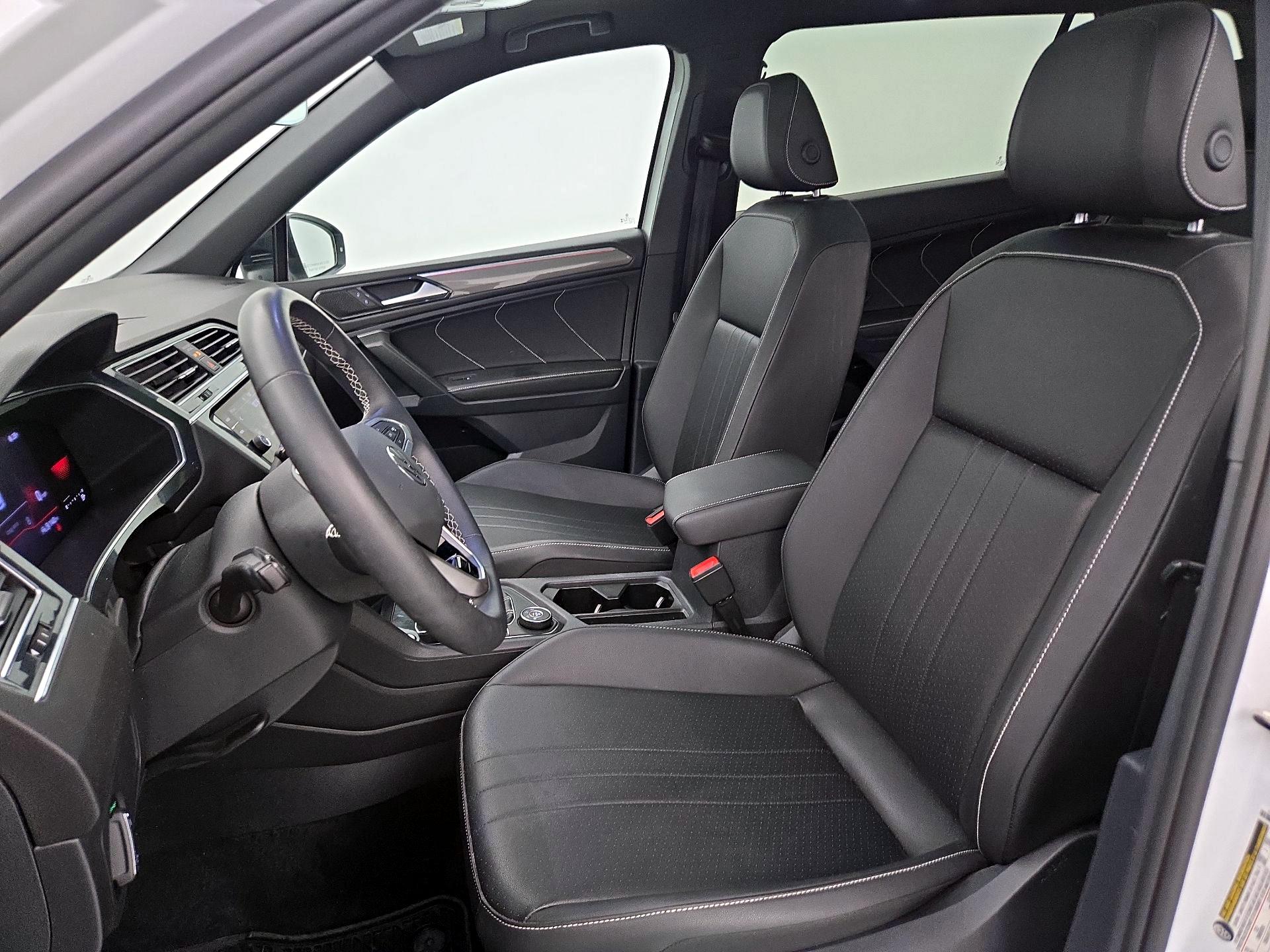 Thumbnail: 2023 Volkswagen Tiguan - 11