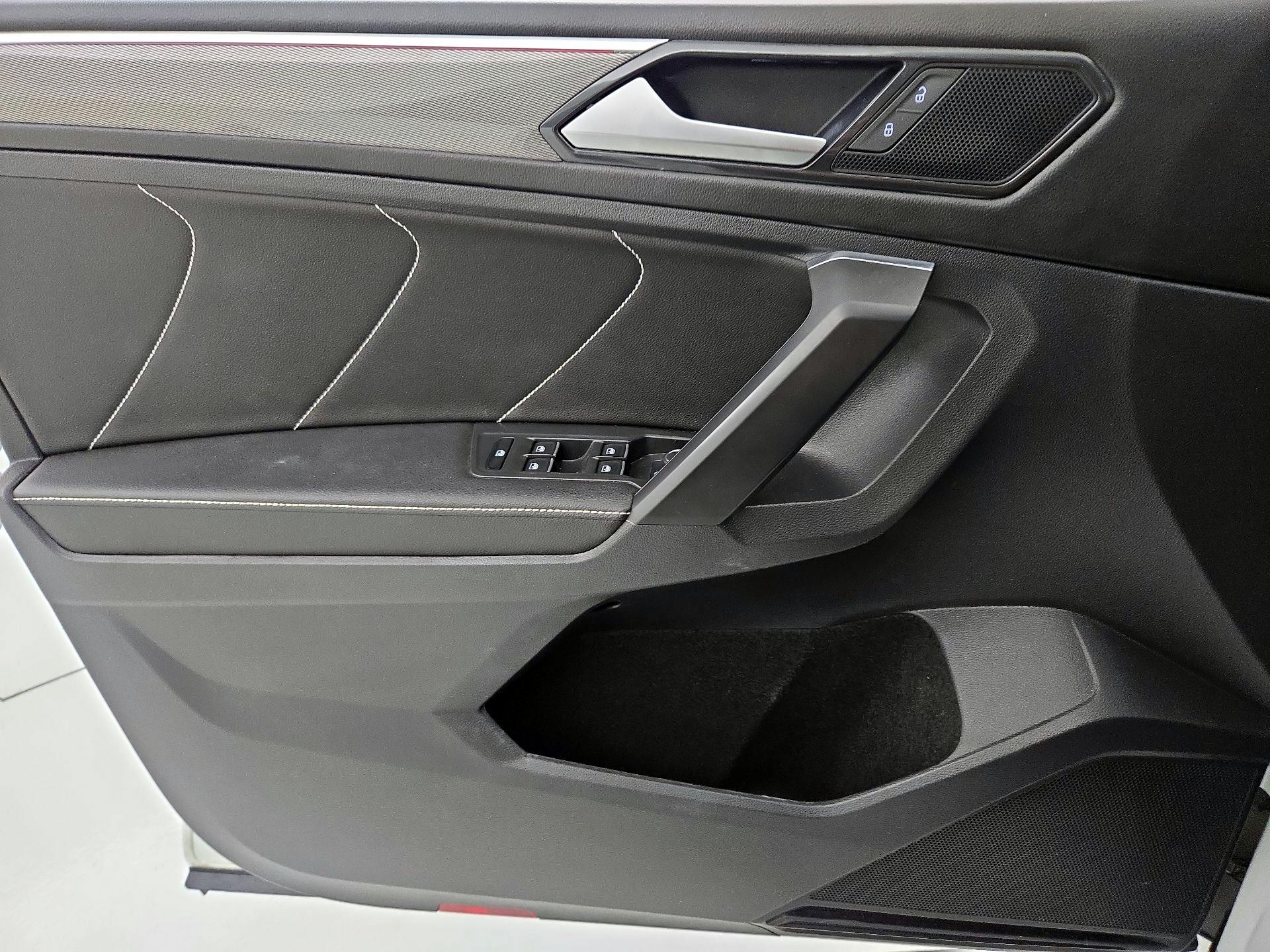 Thumbnail: 2023 Volkswagen Tiguan - 12