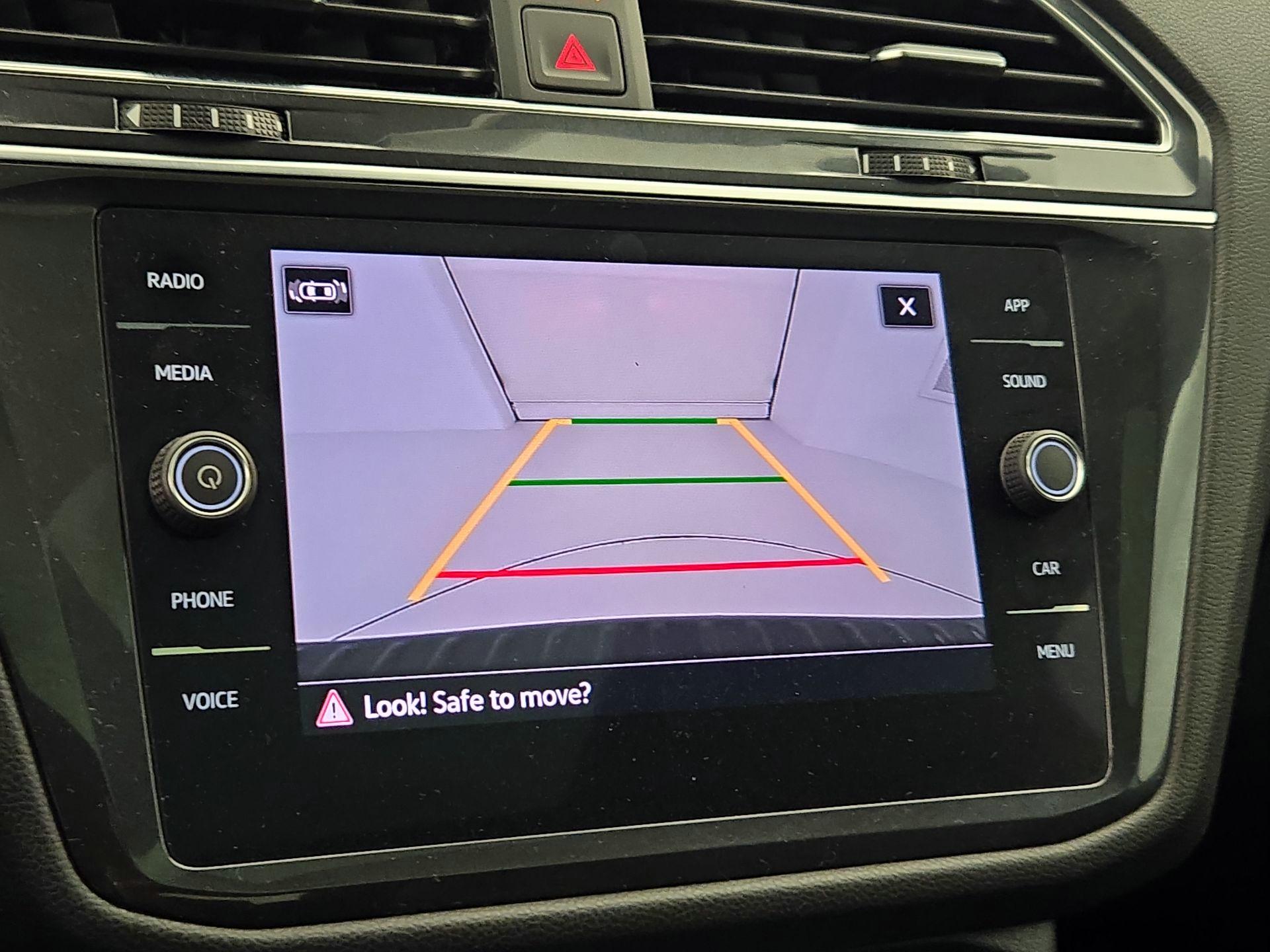 Thumbnail: 2023 Volkswagen Tiguan - 14