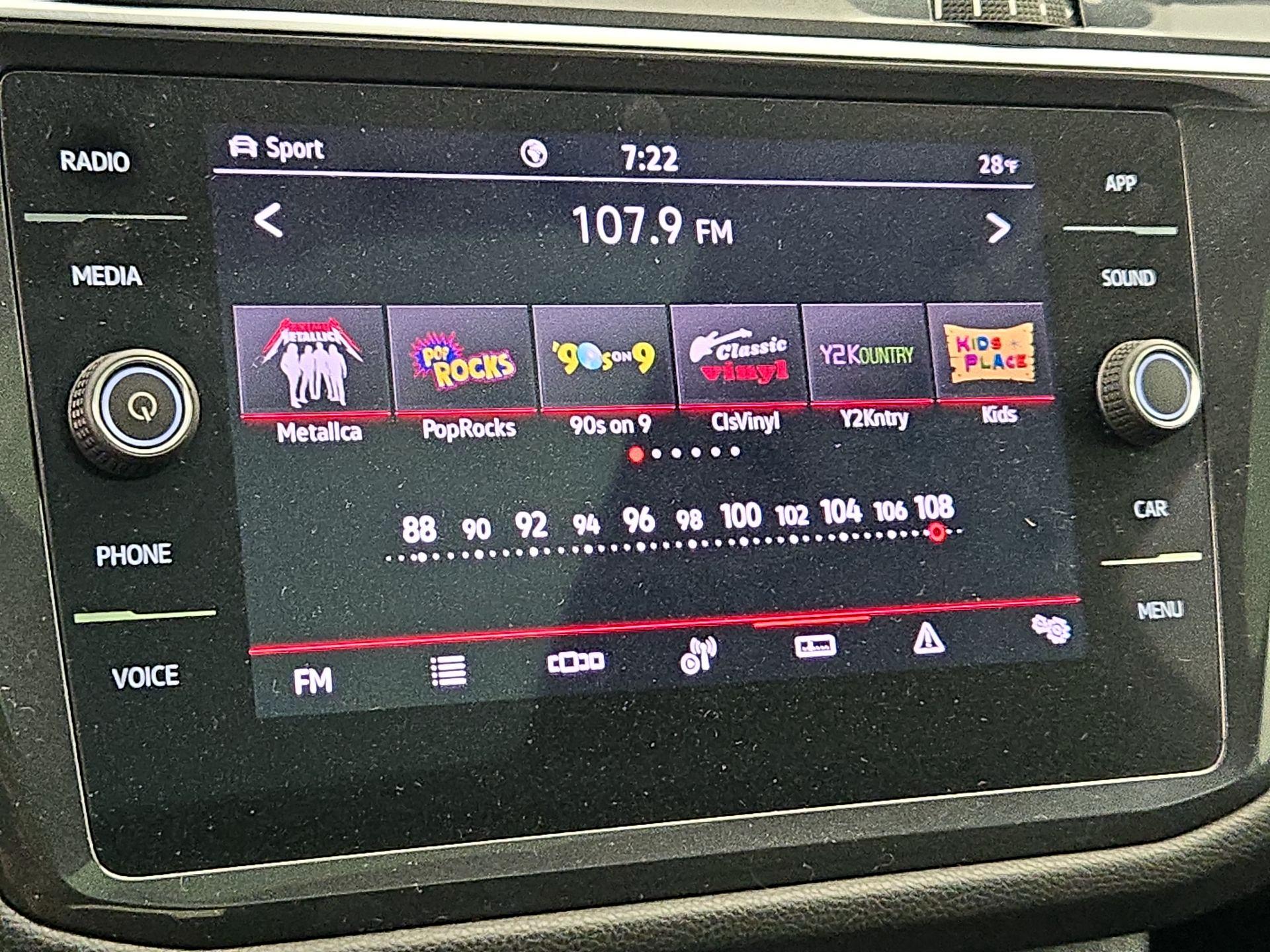 Thumbnail: 2023 Volkswagen Tiguan - 15