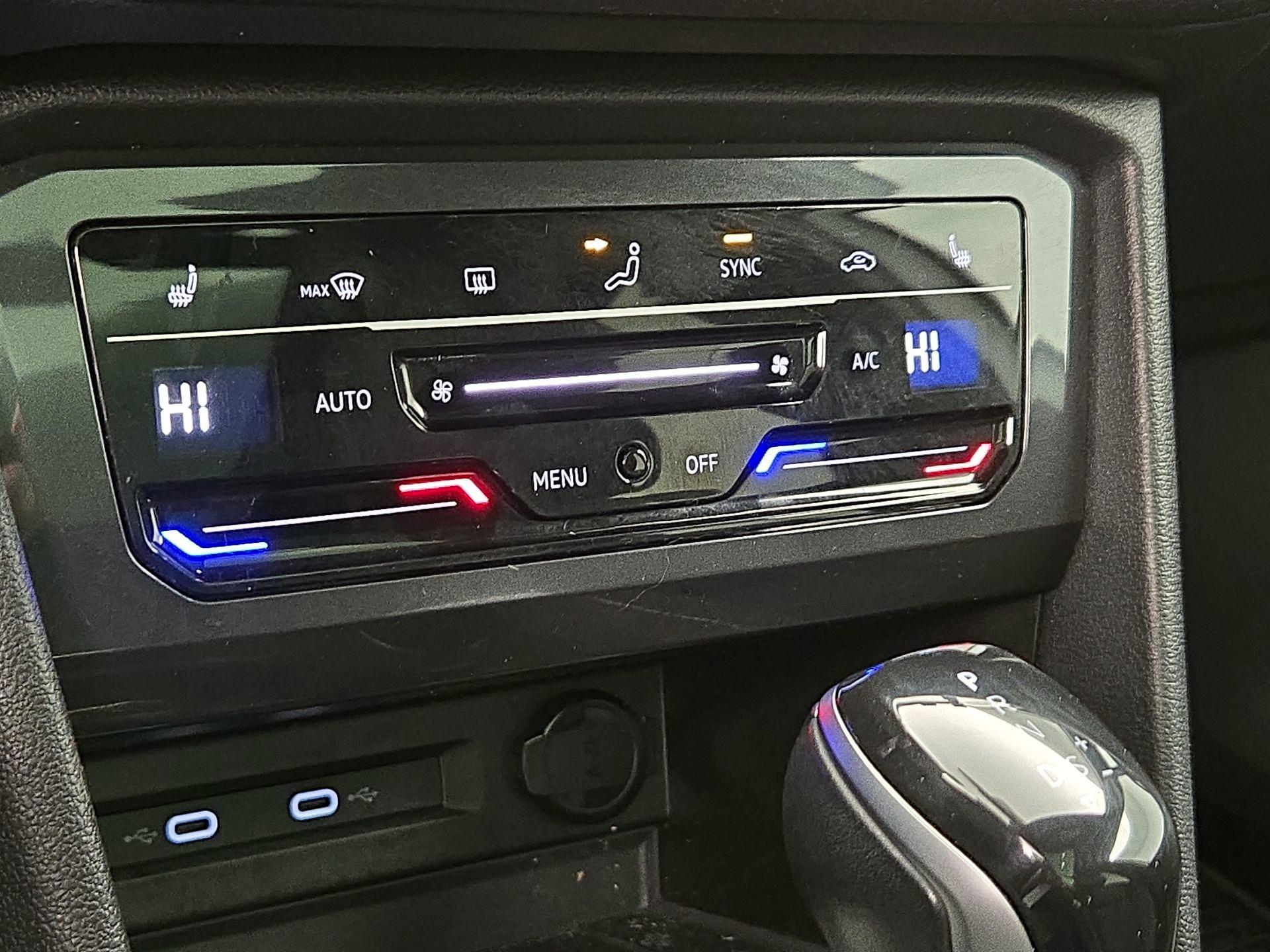 Thumbnail: 2023 Volkswagen Tiguan - 16