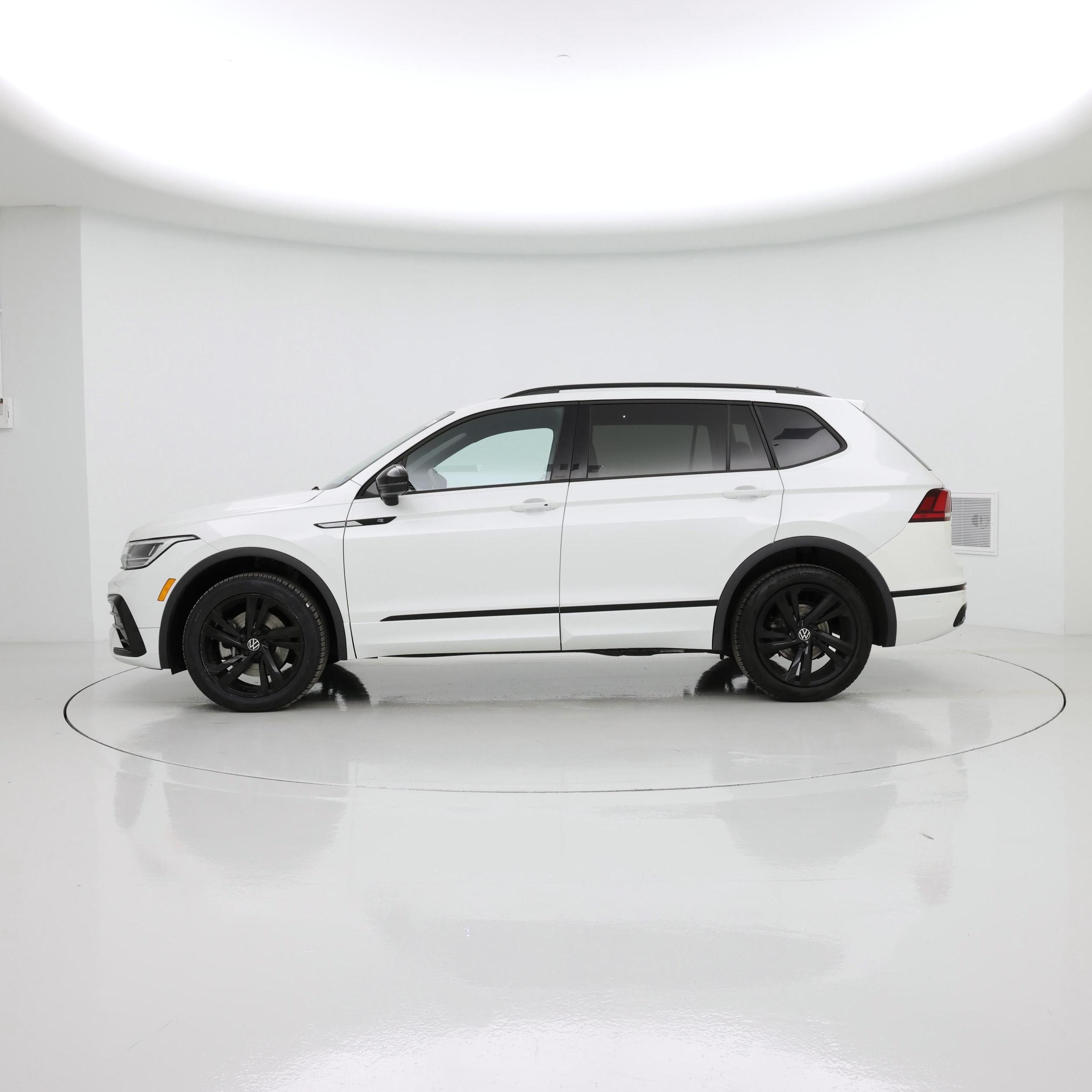 Thumbnail: 2023 Volkswagen Tiguan - 3