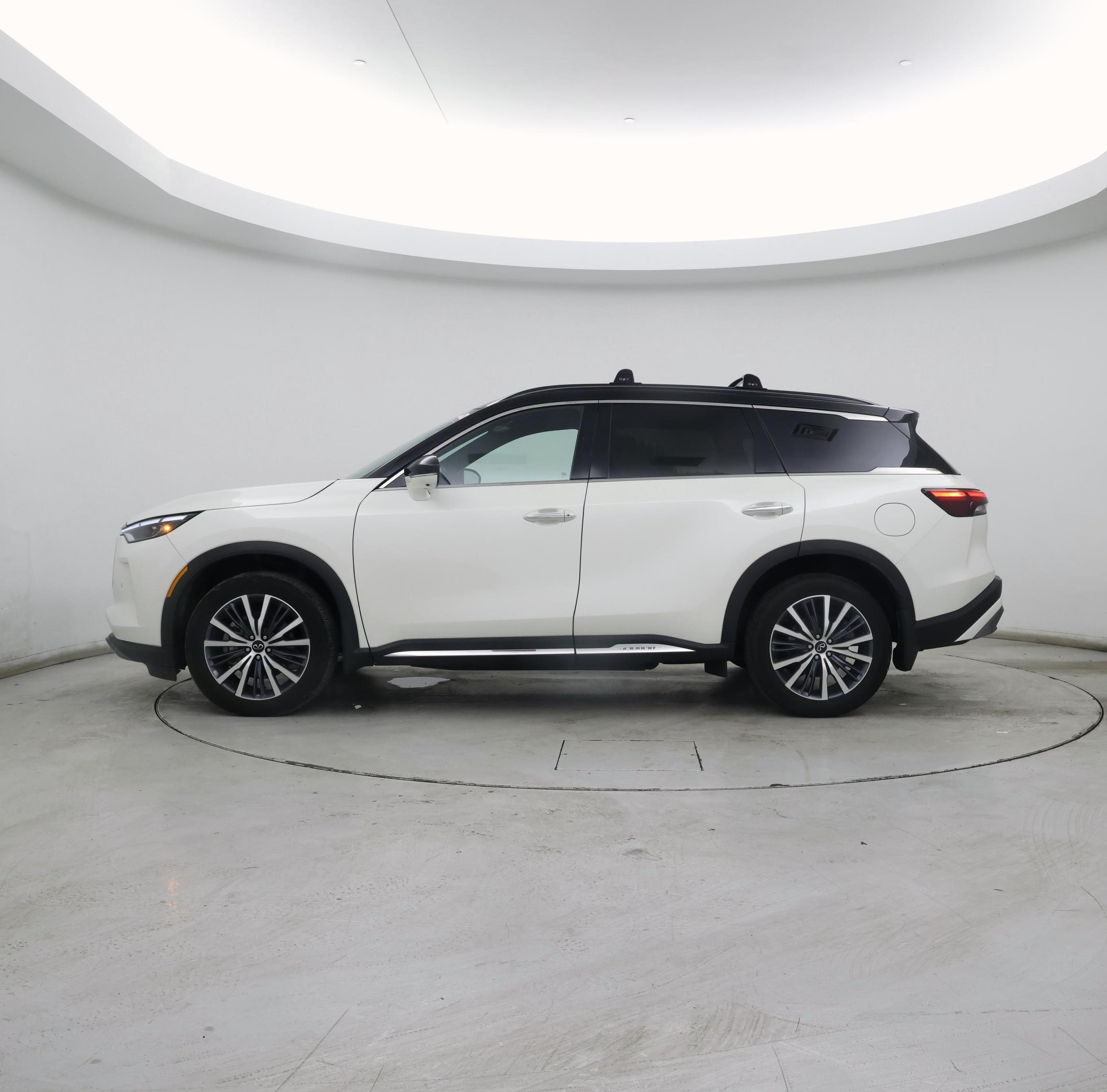 Thumbnail: 2023 INFINITI QX60 - 3