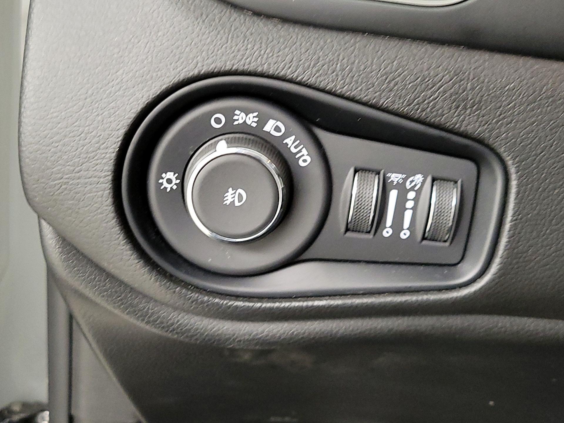 Thumbnail: 2022 Jeep Renegade - 13