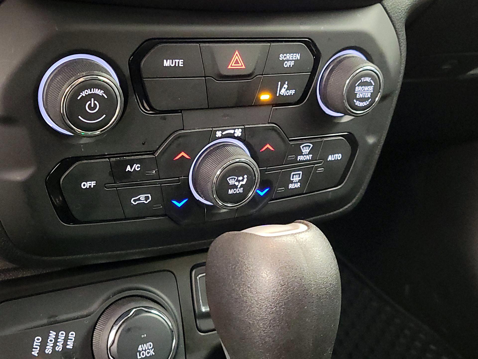 Thumbnail: 2022 Jeep Renegade - 17