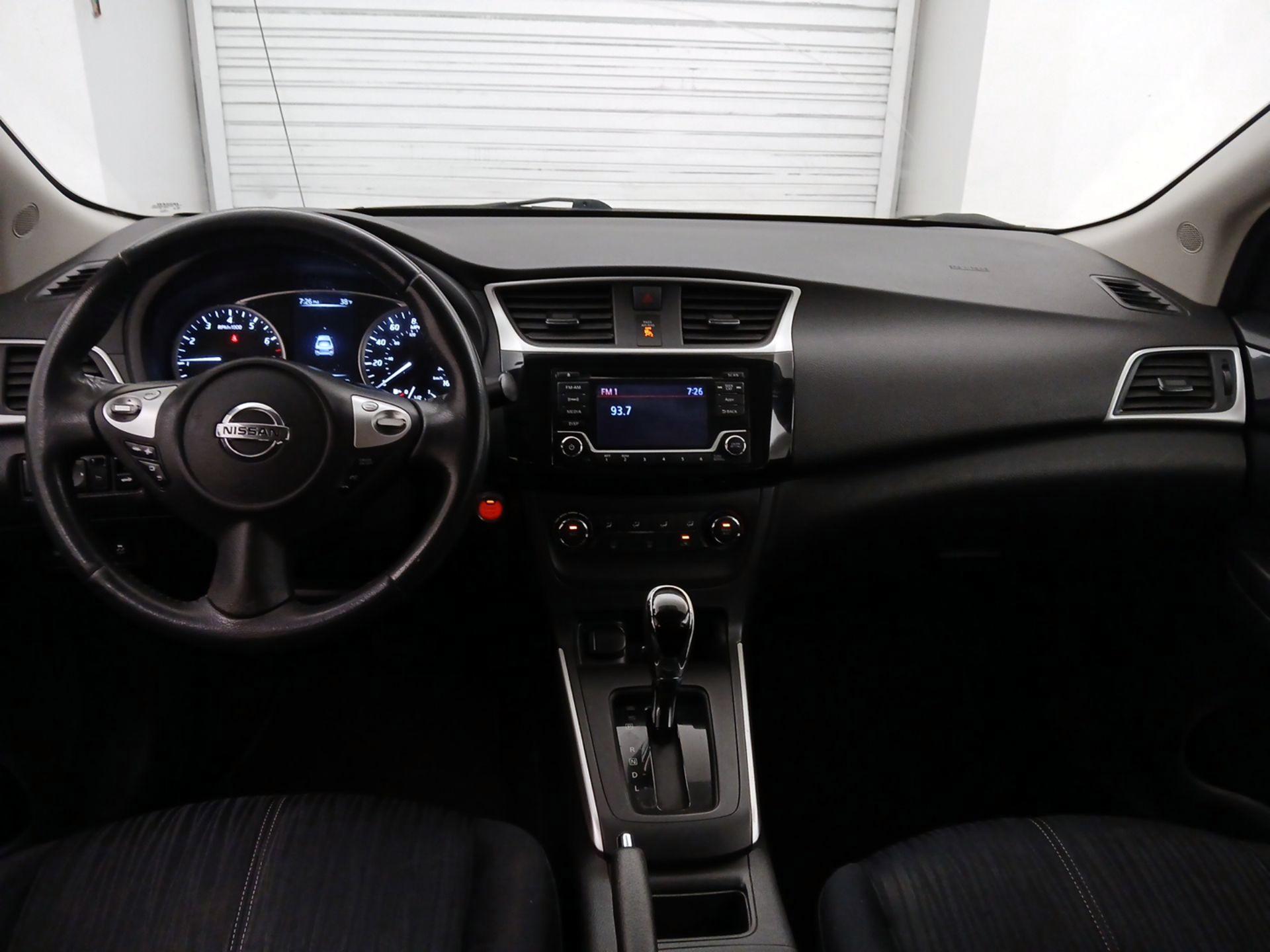 Thumbnail: 2016 Nissan Sentra - 9