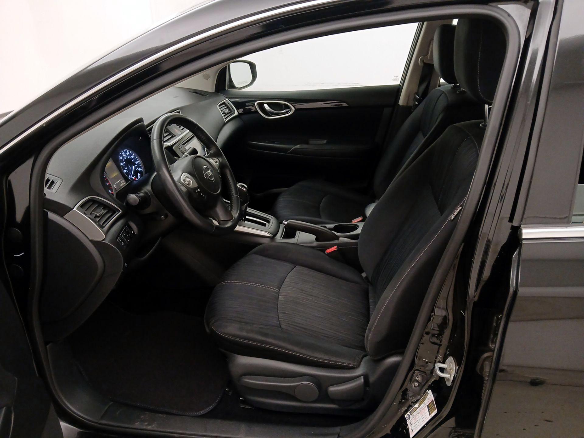 Thumbnail: 2016 Nissan Sentra - 11