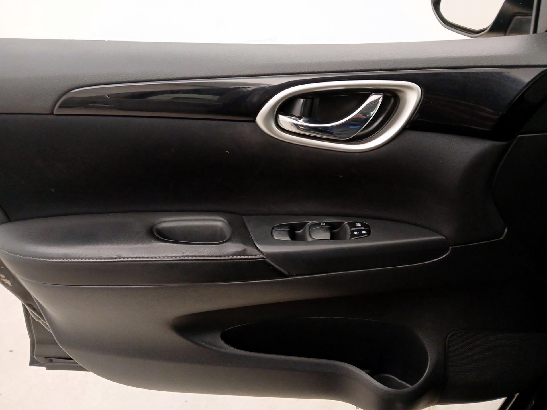 Thumbnail: 2016 Nissan Sentra - 12