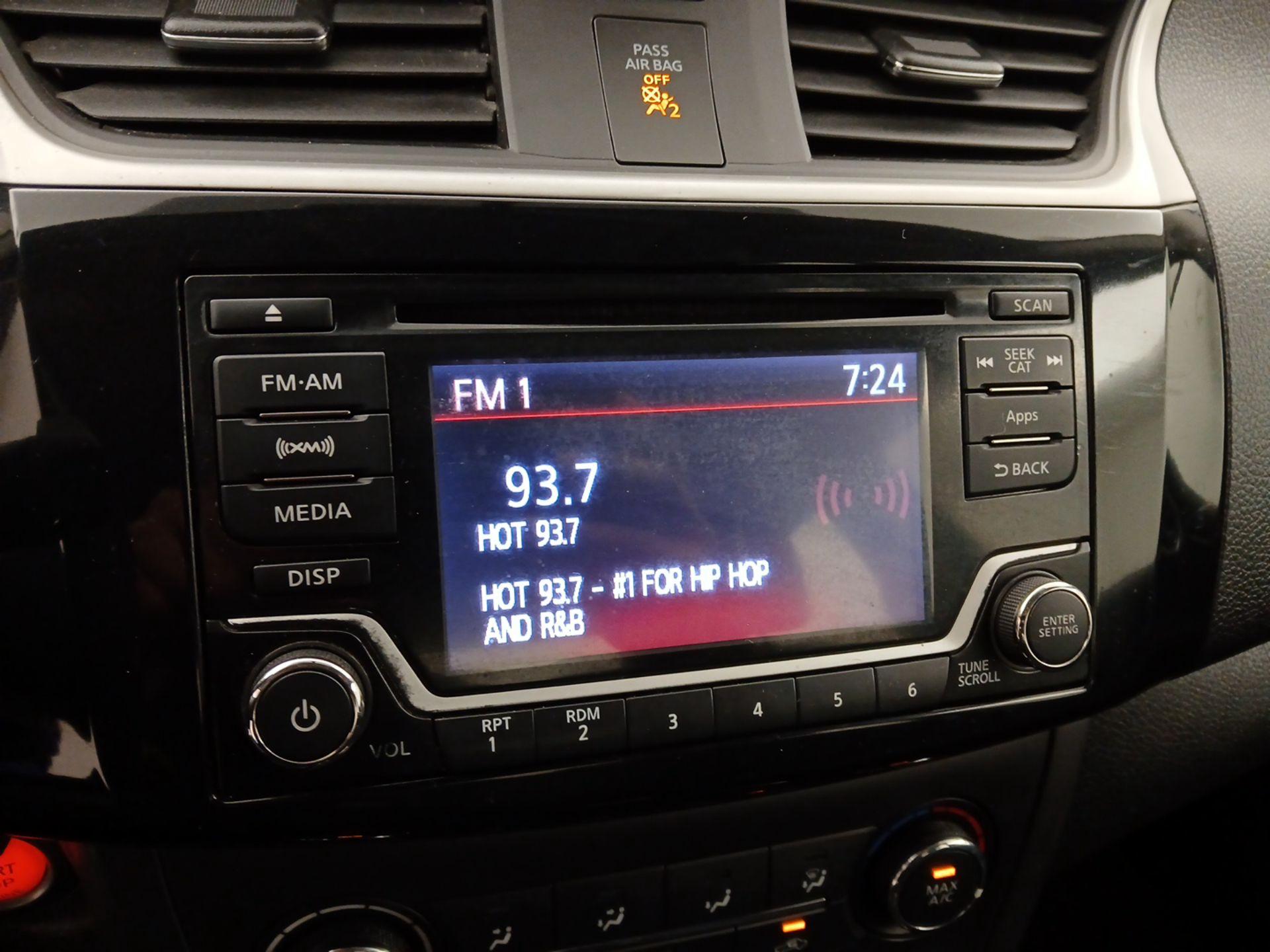 Thumbnail: 2016 Nissan Sentra - 15