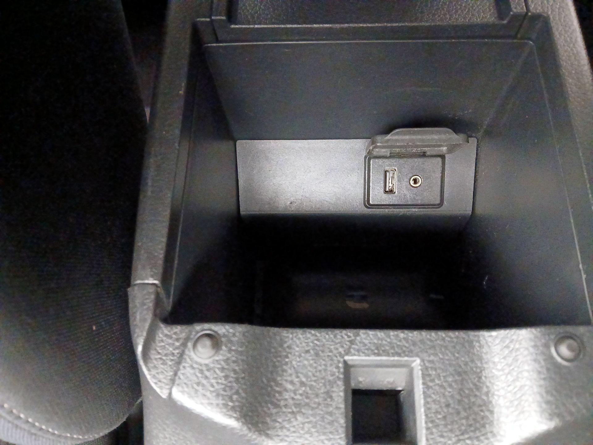 Thumbnail: 2016 Nissan Sentra - 18