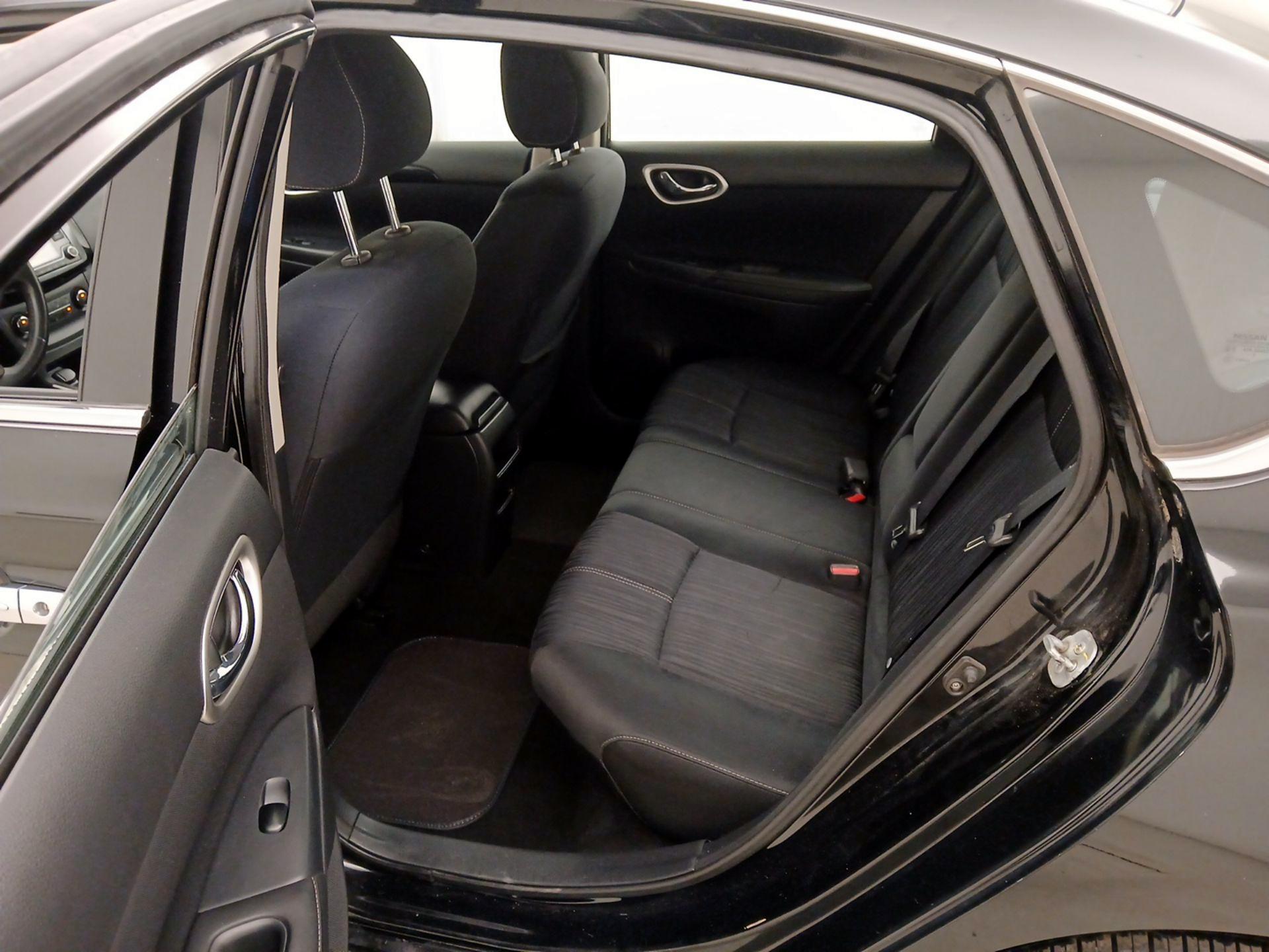 Thumbnail: 2016 Nissan Sentra - 19