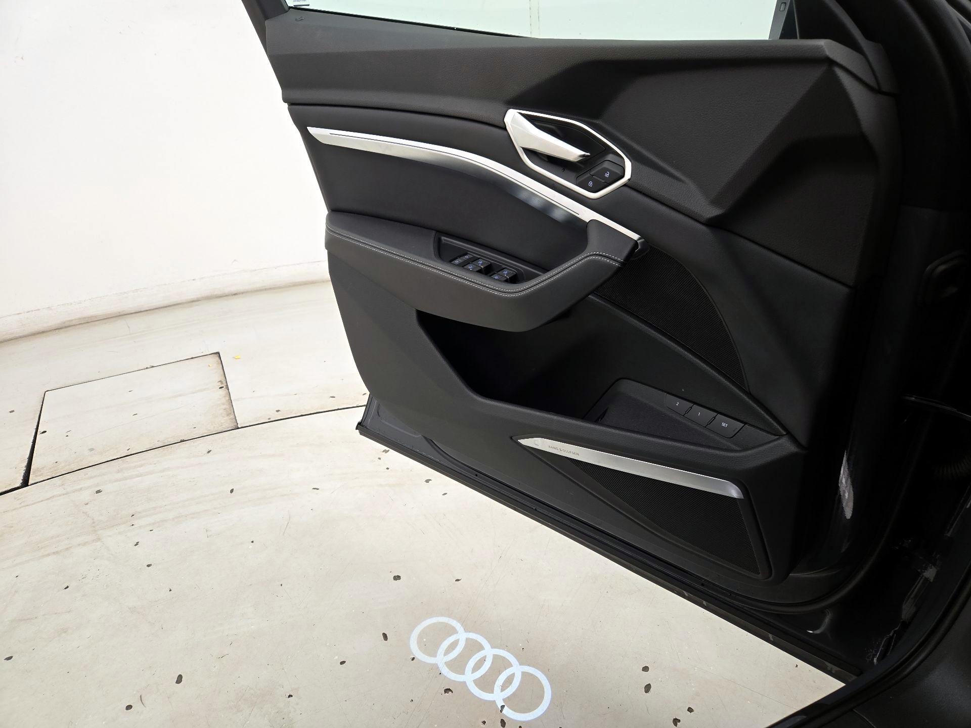 Thumbnail: 2024 Audi Q8 e-tron - 12