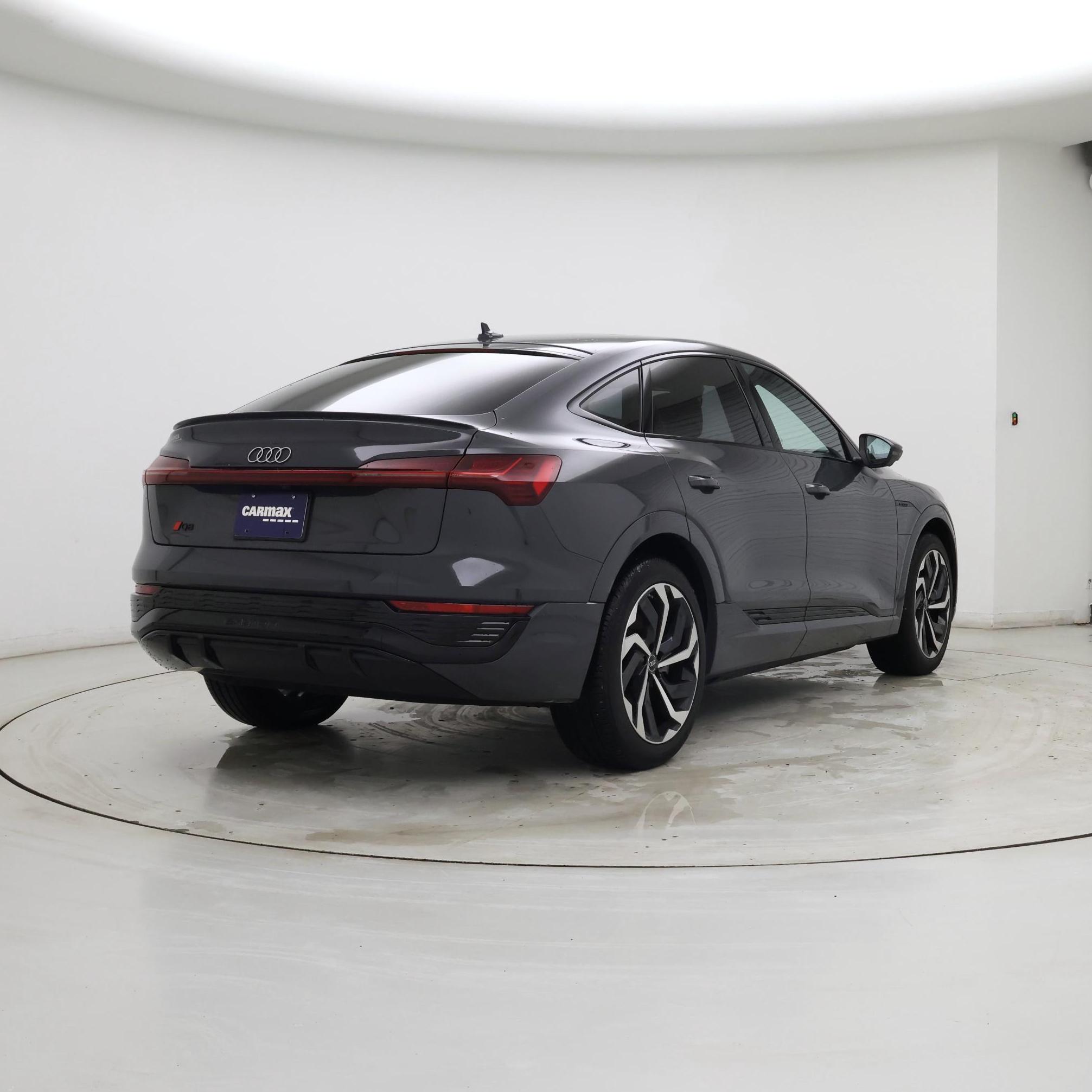 Thumbnail: 2024 Audi Q8 e-tron - 8