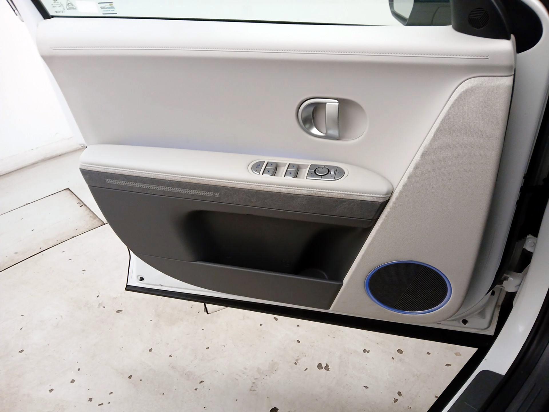 Thumbnail: 2022 Hyundai Ioniq 5 - 12