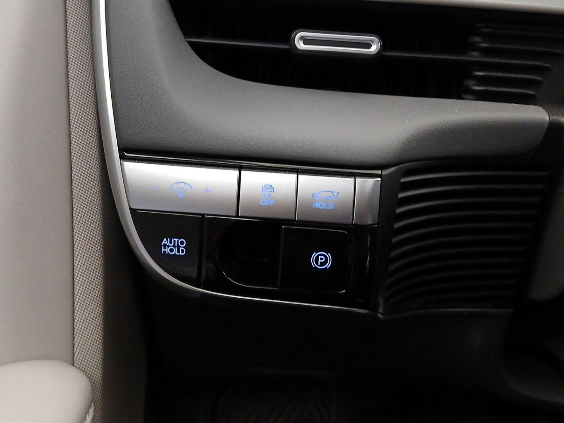 Thumbnail: 2022 Hyundai Ioniq 5 - 13