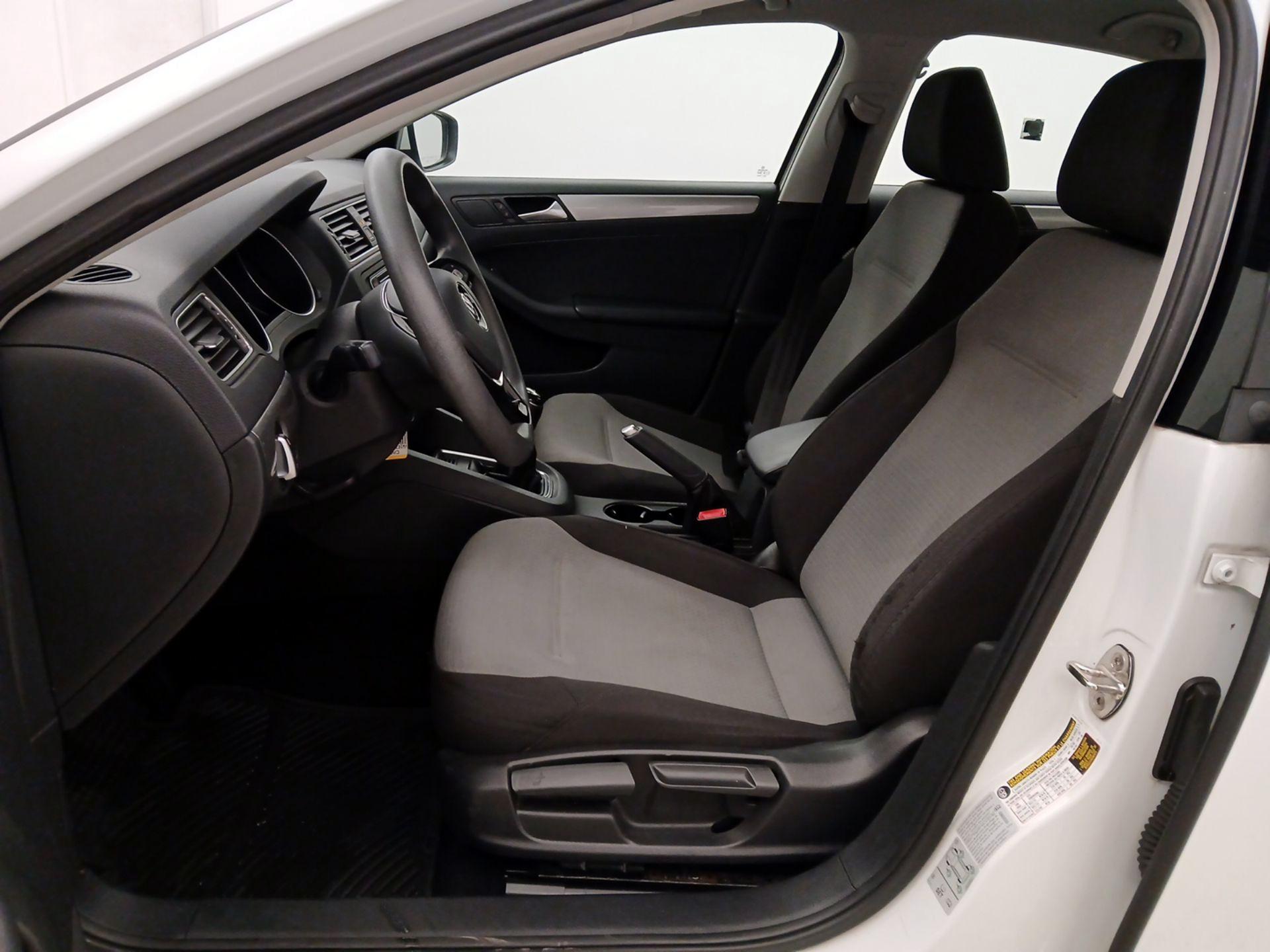 Thumbnail: 2017 Volkswagen Jetta - 11