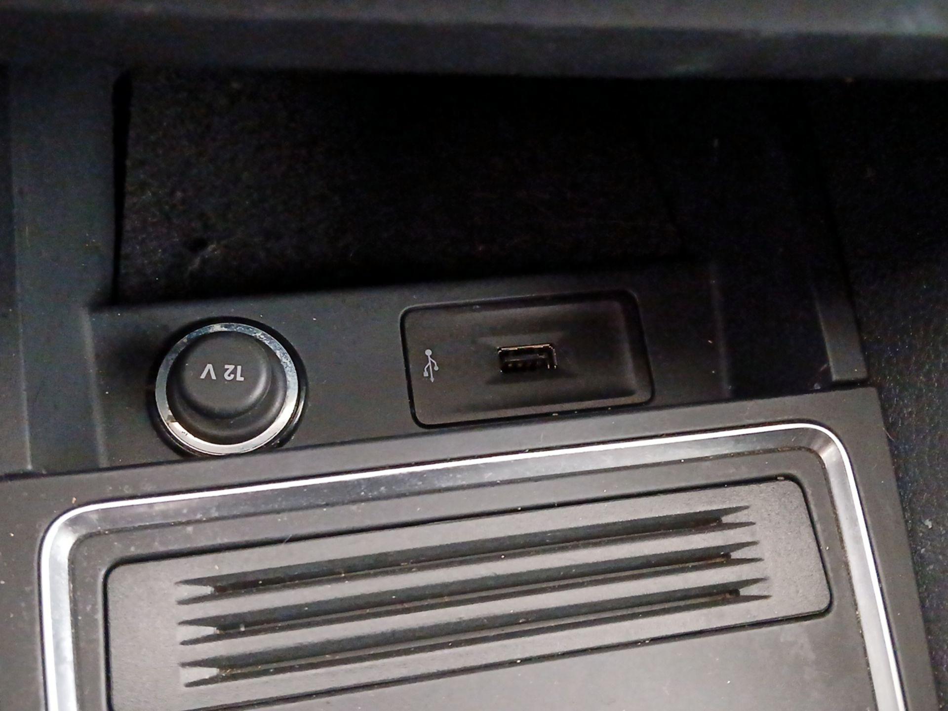 Thumbnail: 2017 Volkswagen Jetta - 17