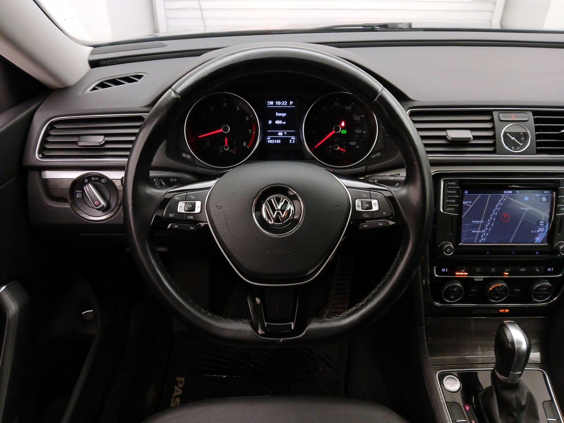 Thumbnail: 2016 Volkswagen Passat - 10