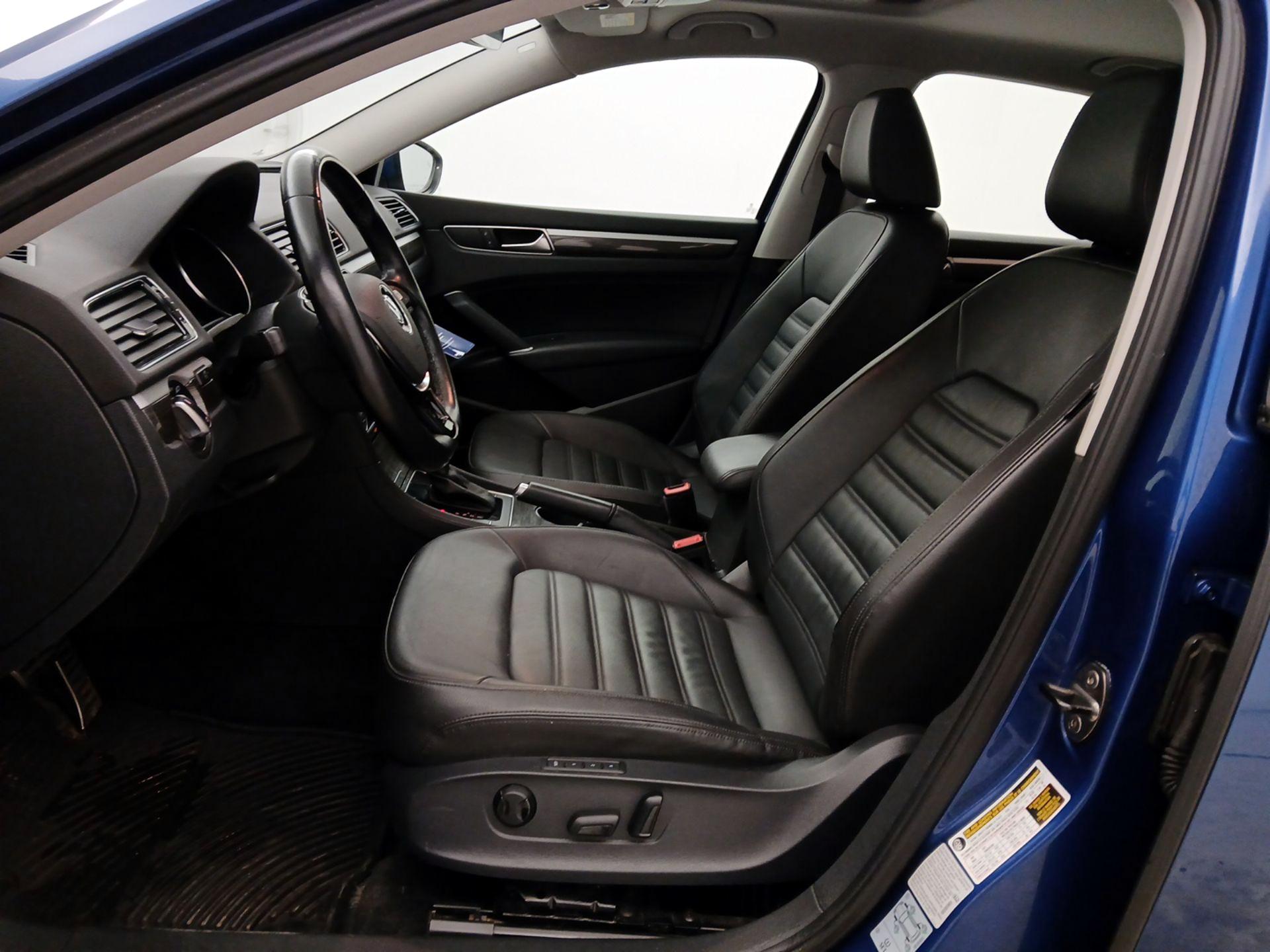 Thumbnail: 2016 Volkswagen Passat - 11