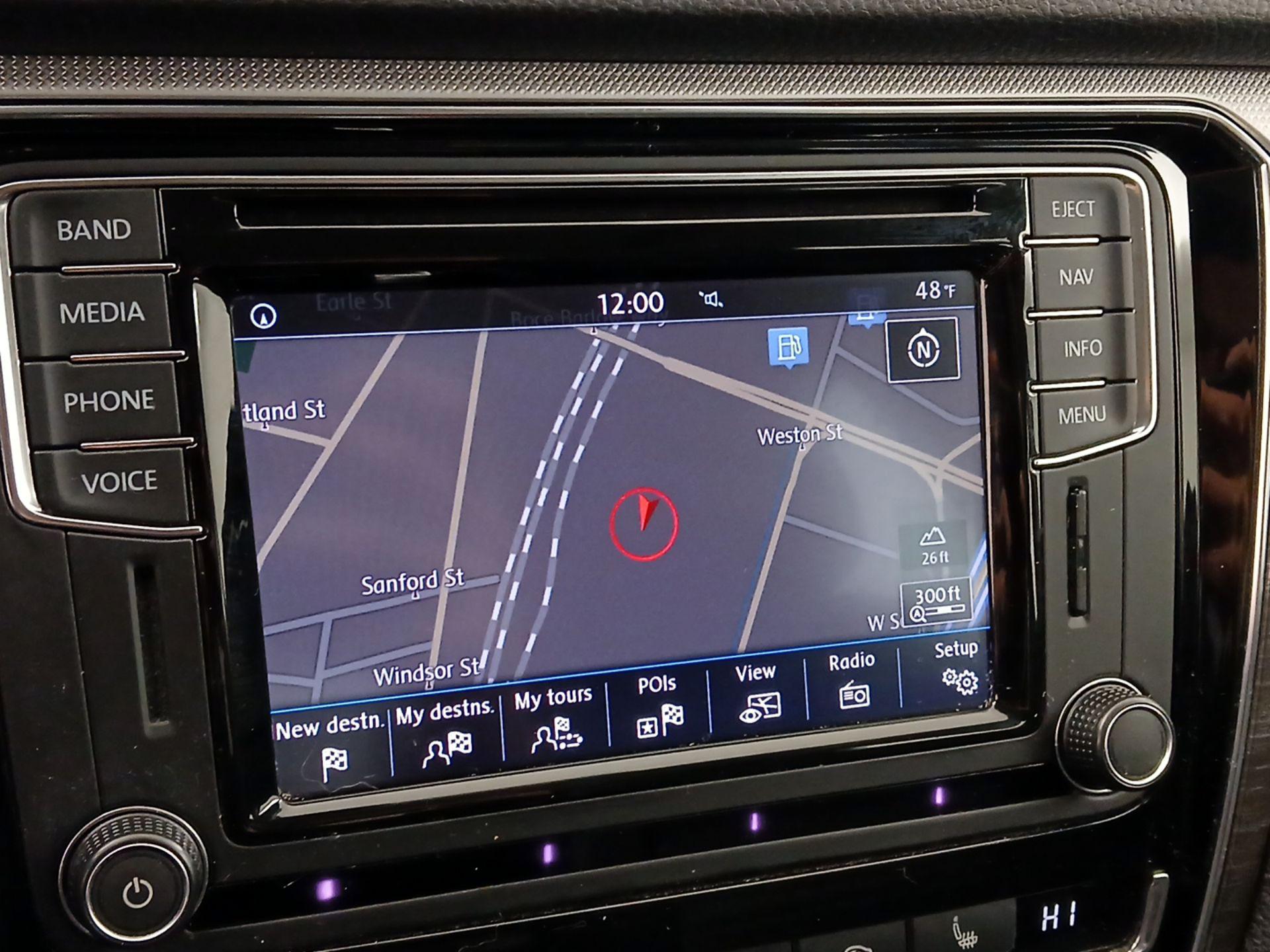 Thumbnail: 2016 Volkswagen Passat - 14