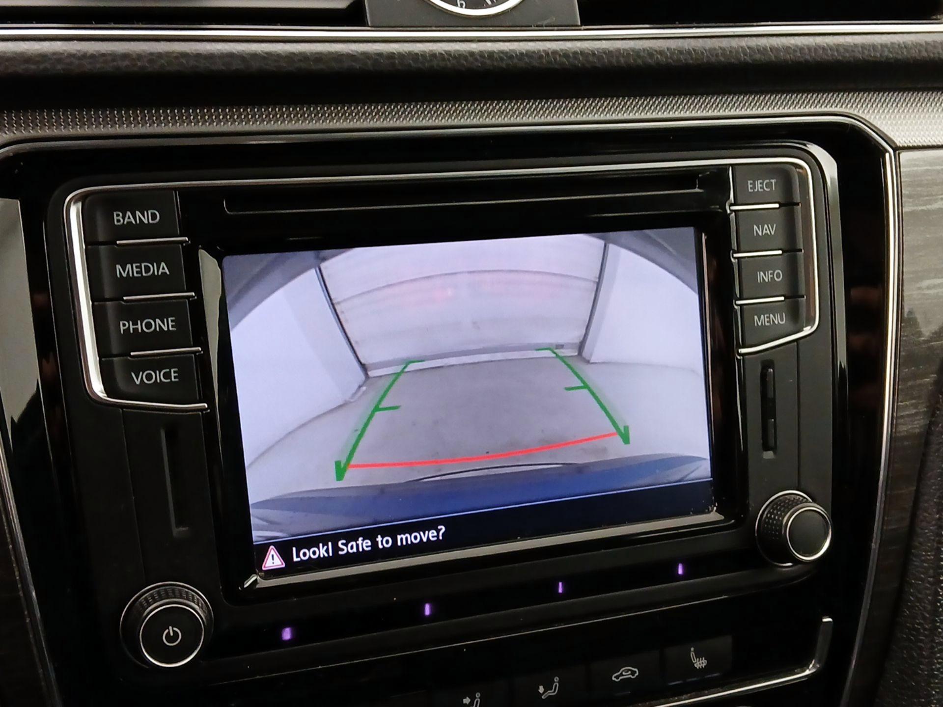 Thumbnail: 2016 Volkswagen Passat - 15