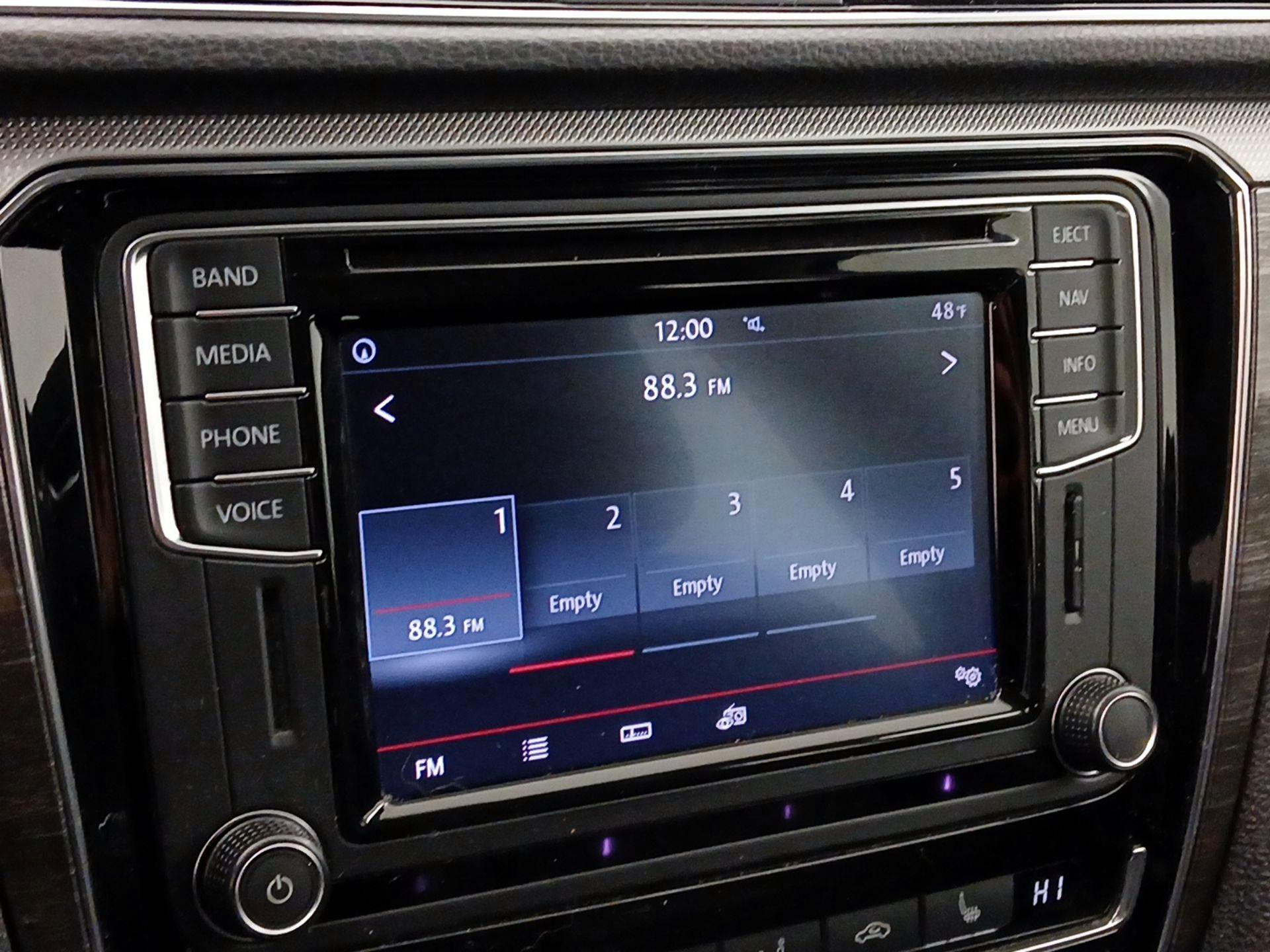 Thumbnail: 2016 Volkswagen Passat - 16