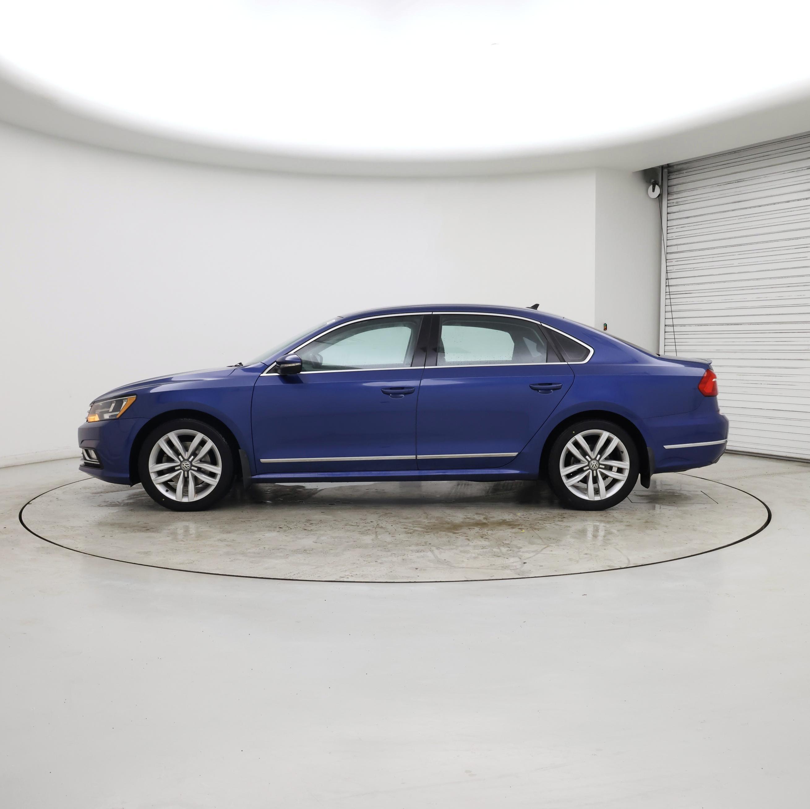 Thumbnail: 2016 Volkswagen Passat - 3