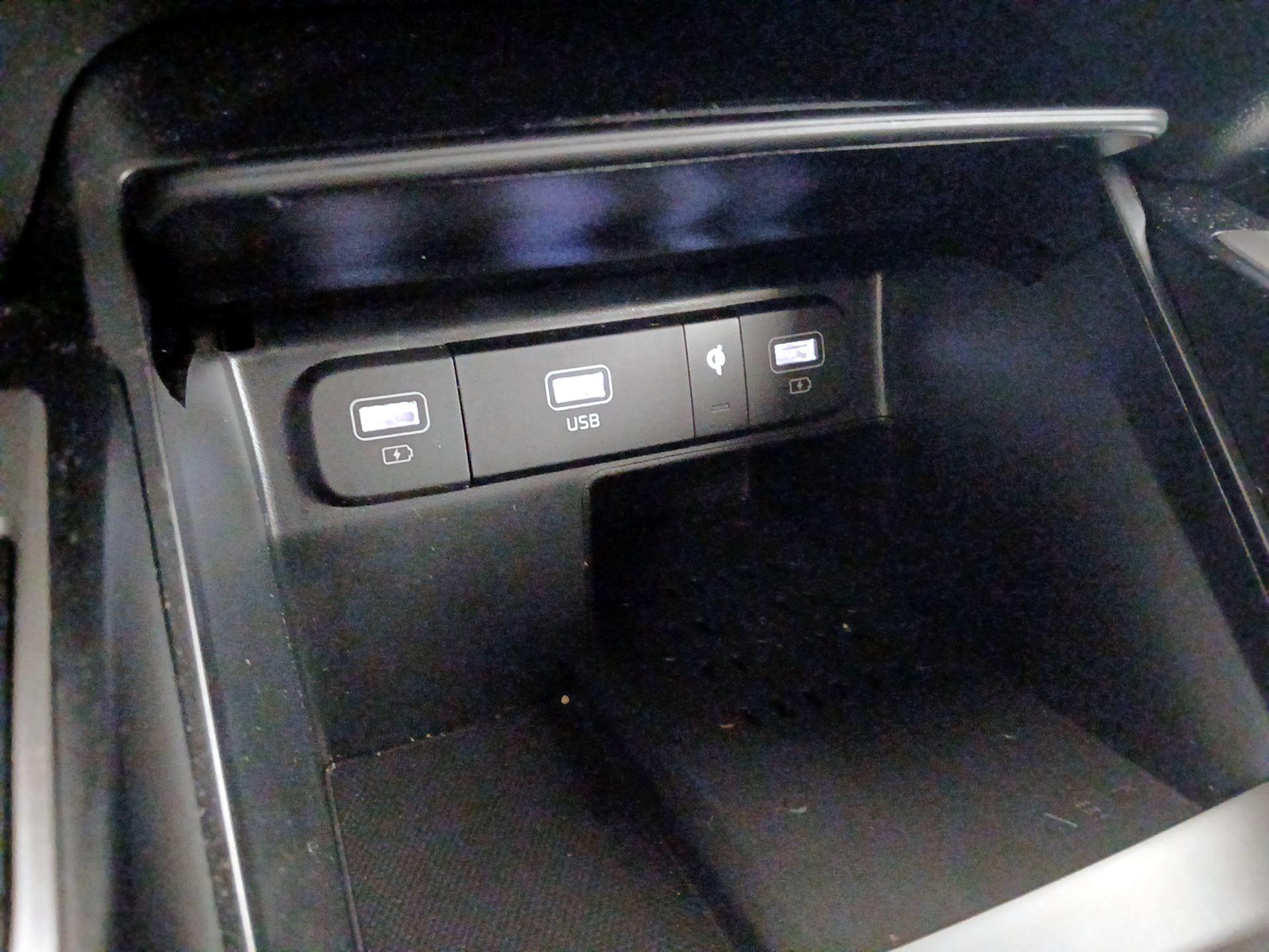 Thumbnail: 2023 Kia Sorento - 19