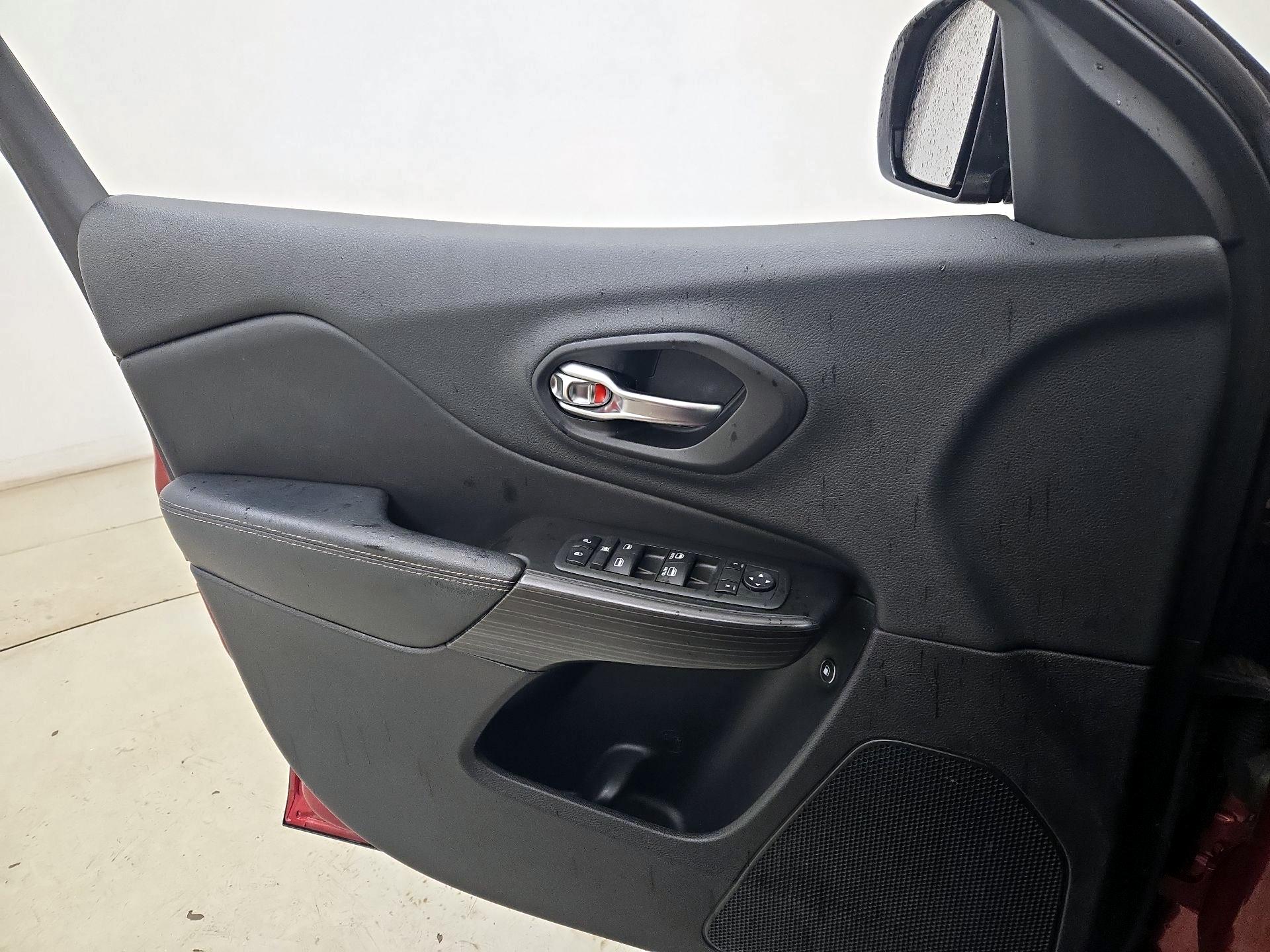 Thumbnail: 2014 Jeep Cherokee - 12