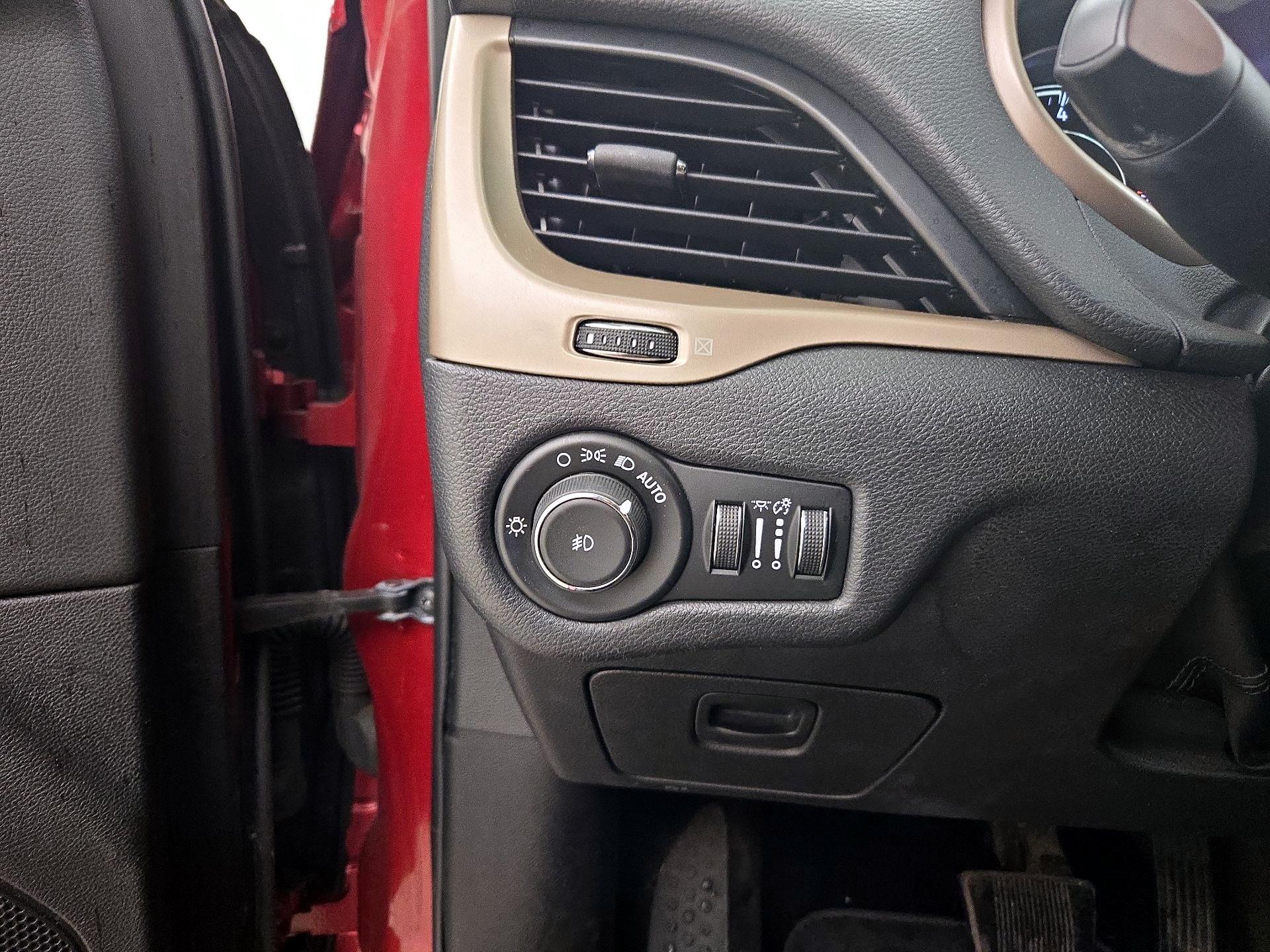 Thumbnail: 2014 Jeep Cherokee - 13