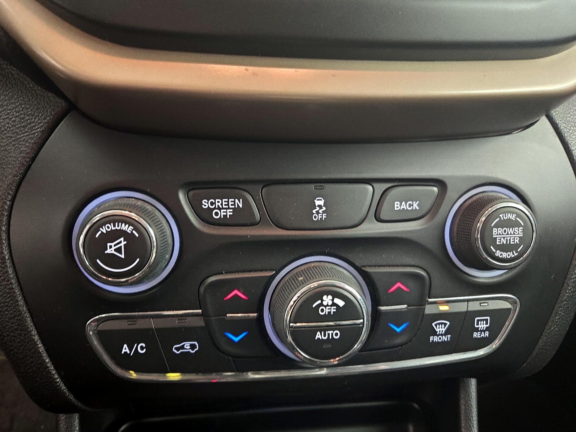 Thumbnail: 2014 Jeep Cherokee - 17