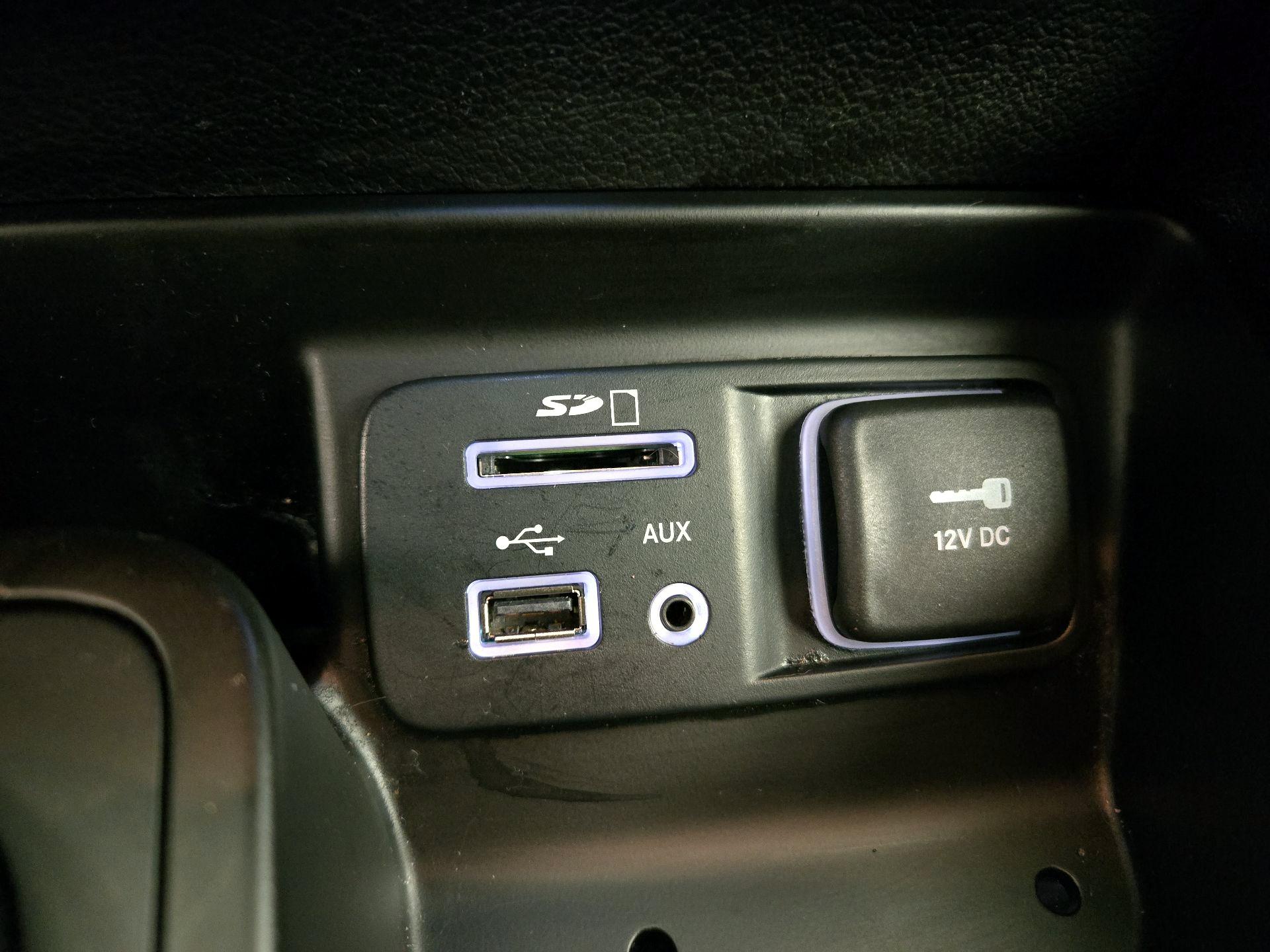 Thumbnail: 2014 Jeep Cherokee - 19