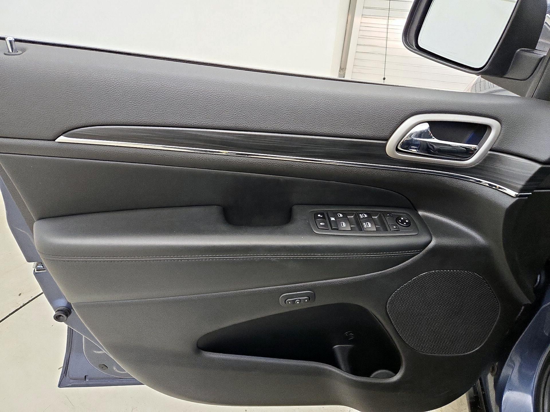 Thumbnail: 2021 Jeep Grand Cherokee - 12