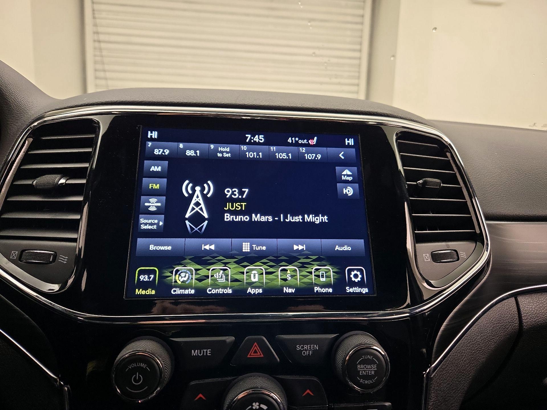 Thumbnail: 2021 Jeep Grand Cherokee - 15