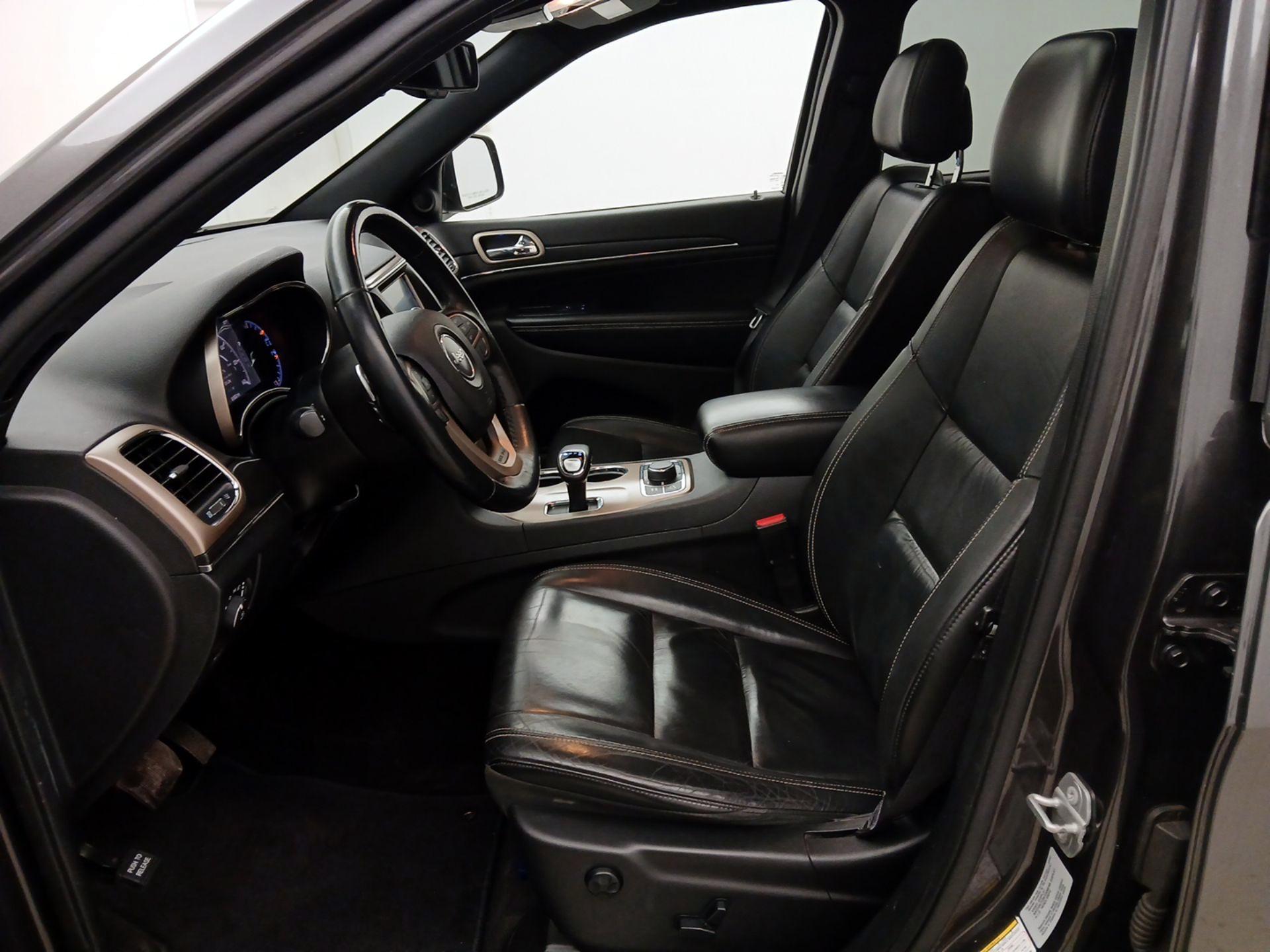 Thumbnail: 2015 Jeep Grand Cherokee - 11