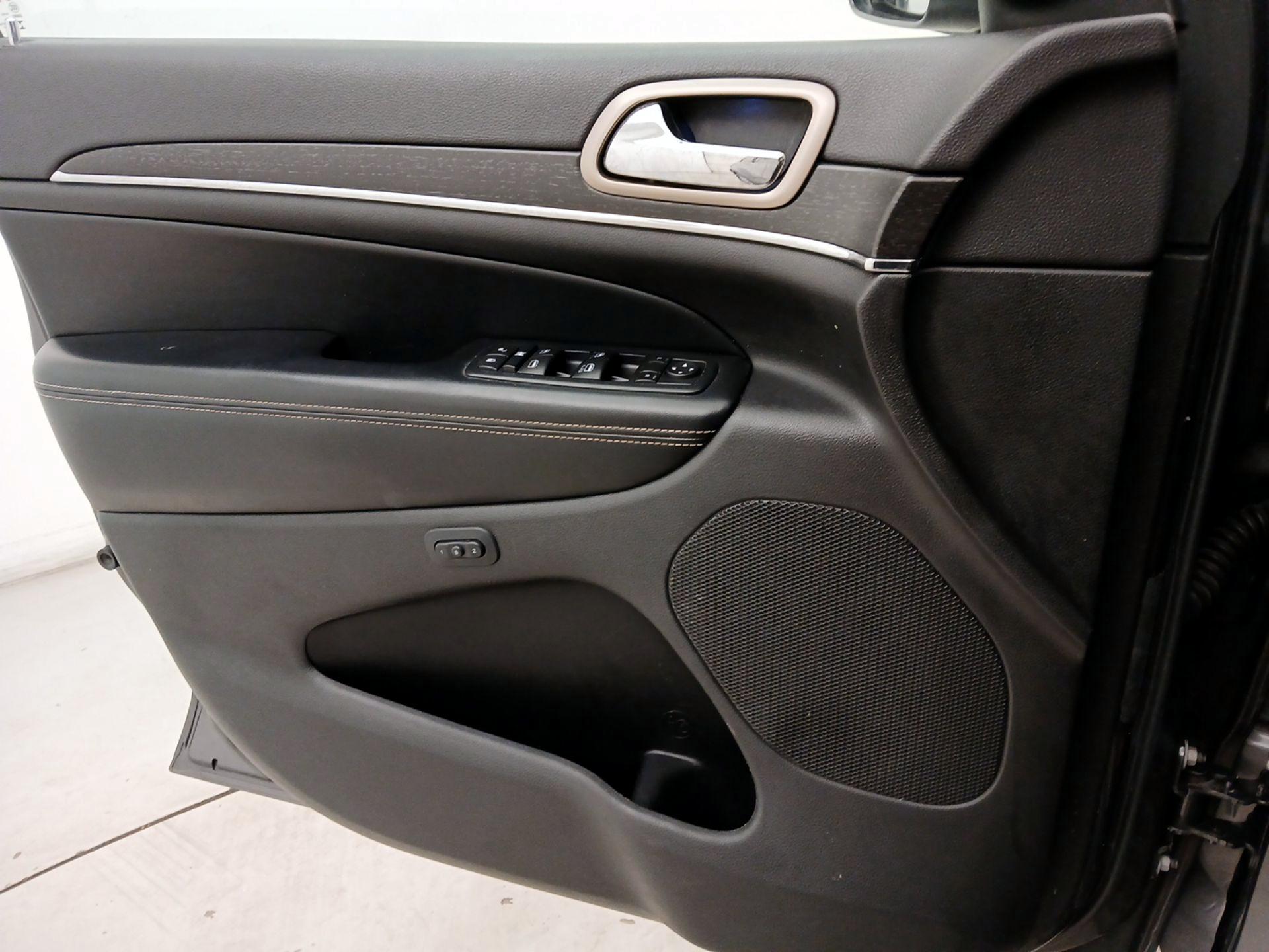 Thumbnail: 2015 Jeep Grand Cherokee - 12