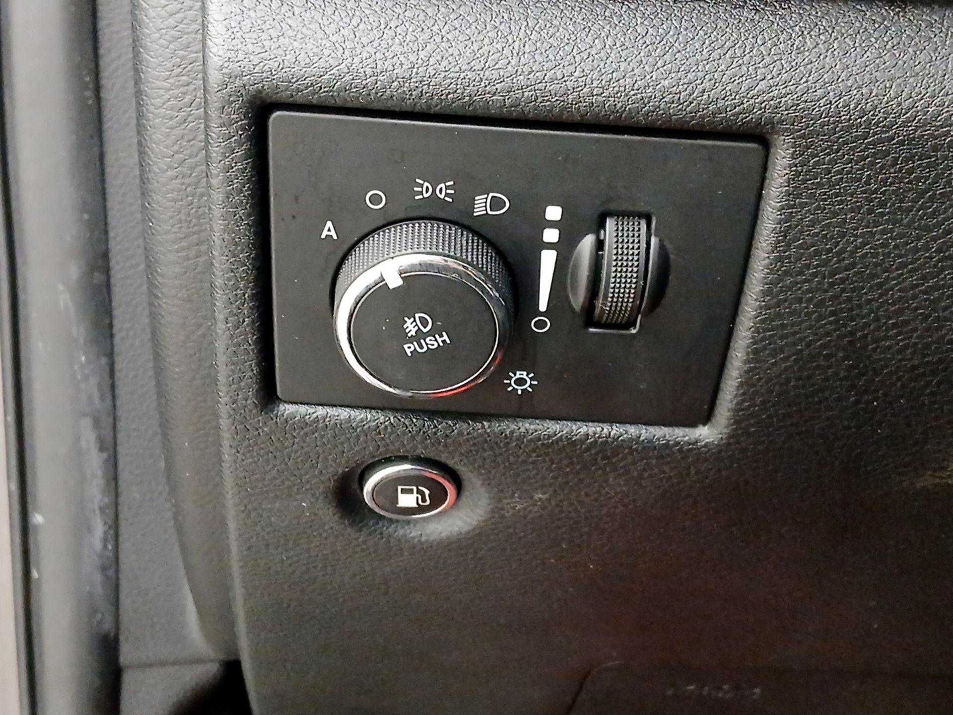 Thumbnail: 2015 Jeep Grand Cherokee - 13