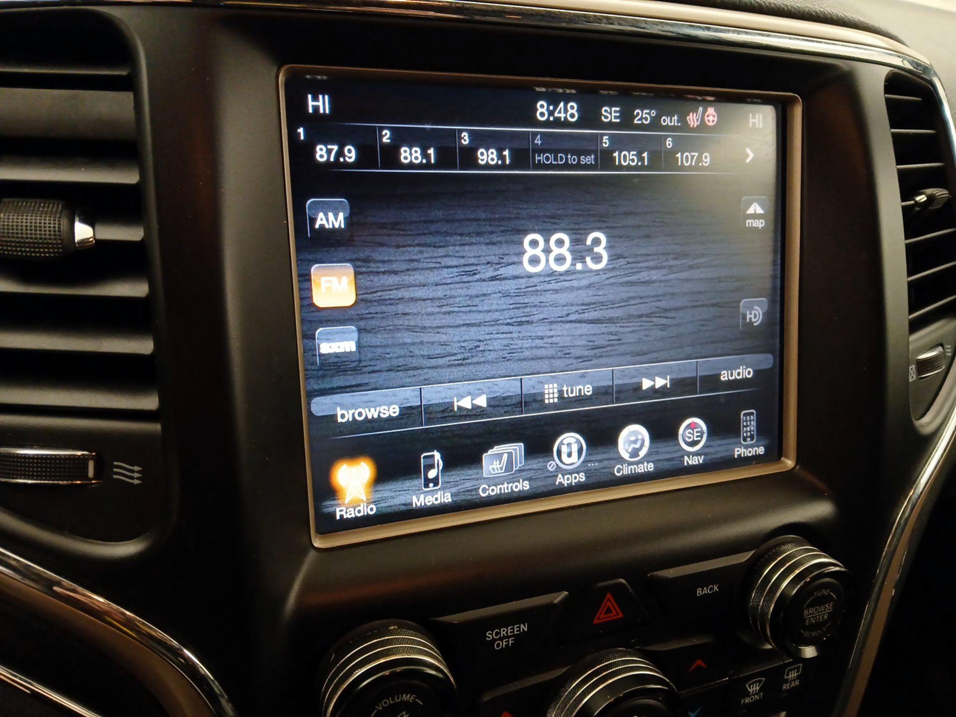 Thumbnail: 2015 Jeep Grand Cherokee - 16