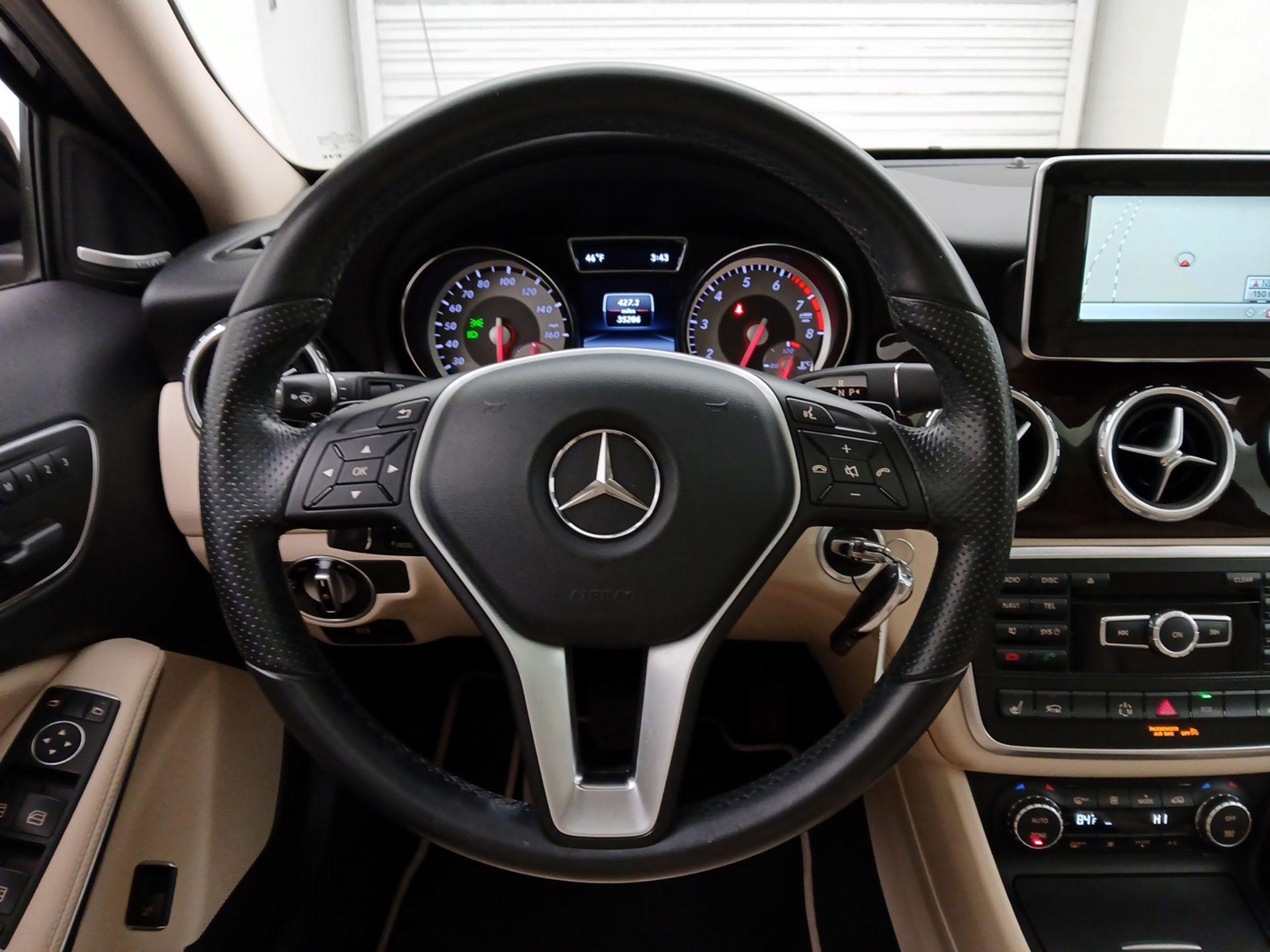 Thumbnail: 2015 Mercedes-Benz GLA - 10