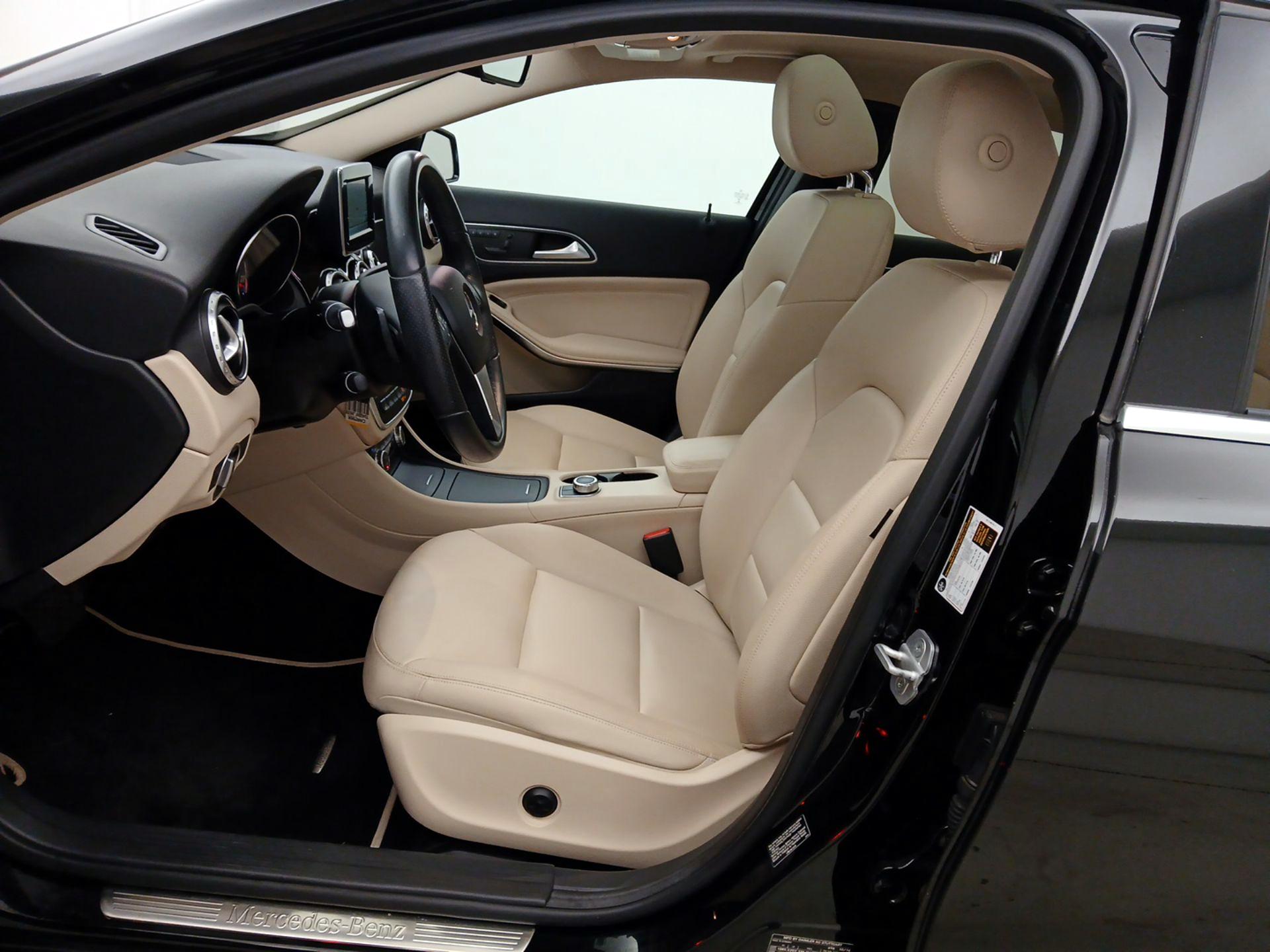 Thumbnail: 2015 Mercedes-Benz GLA - 11