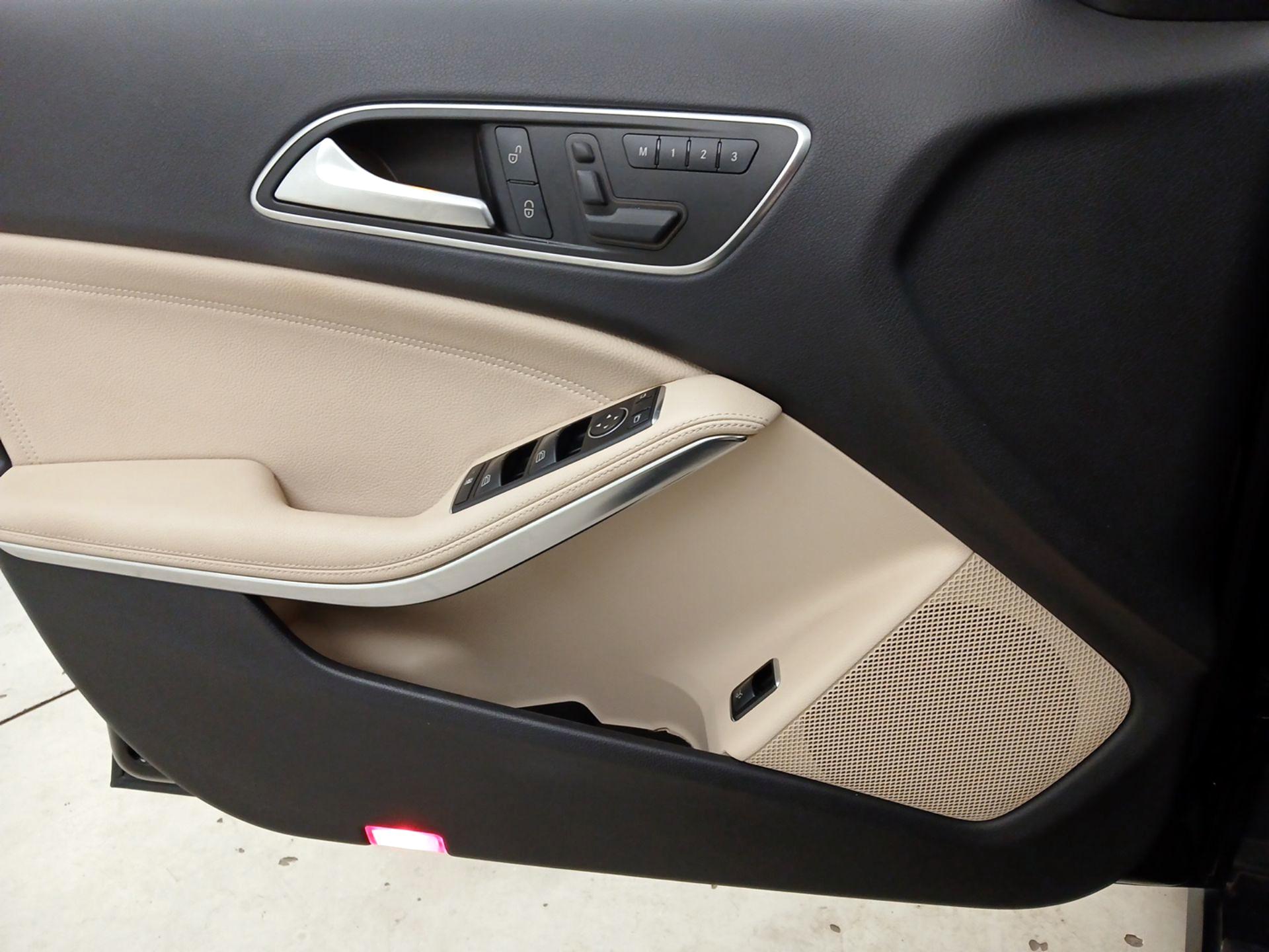 Thumbnail: 2015 Mercedes-Benz GLA - 12