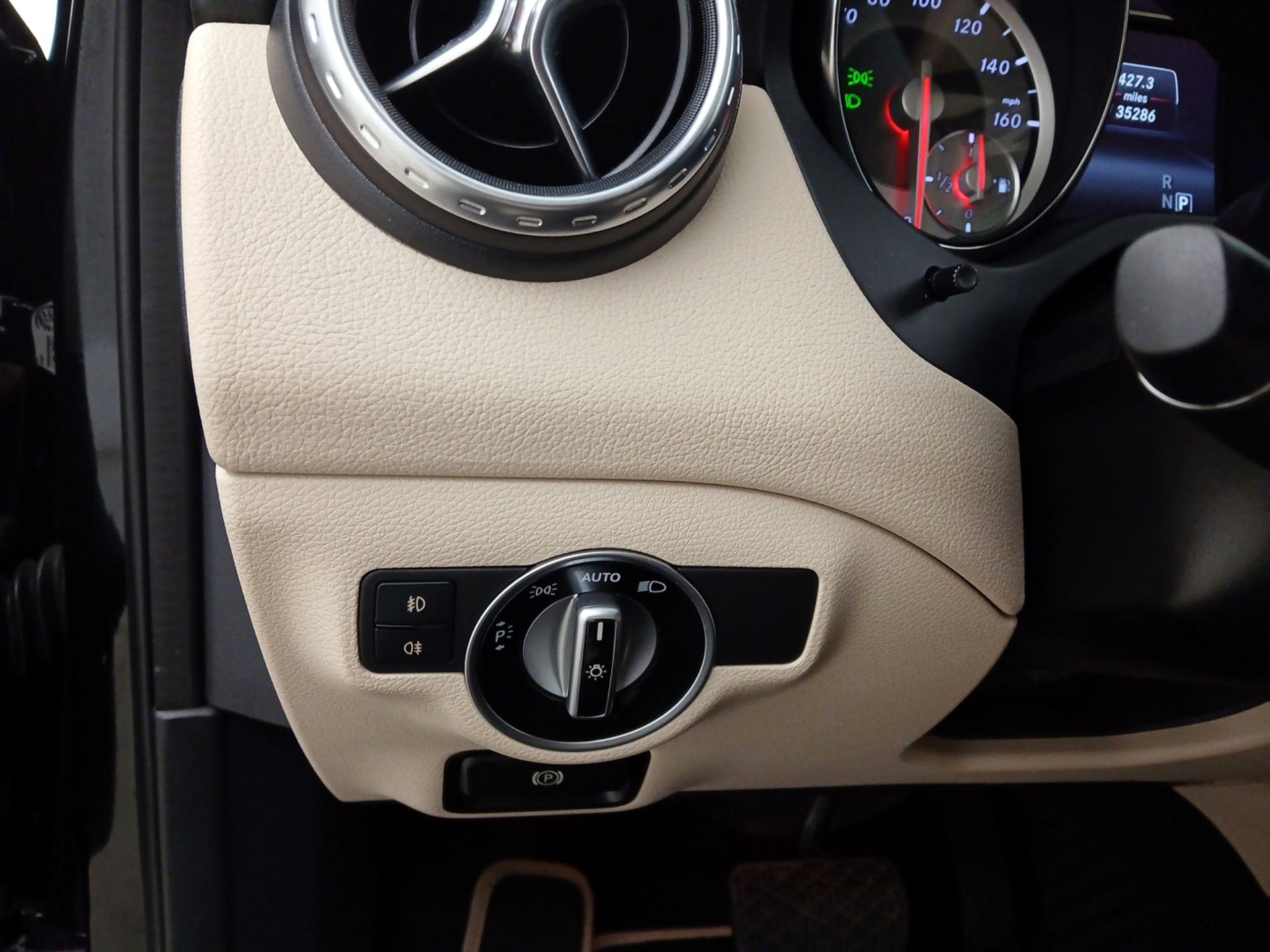 Thumbnail: 2015 Mercedes-Benz GLA - 13