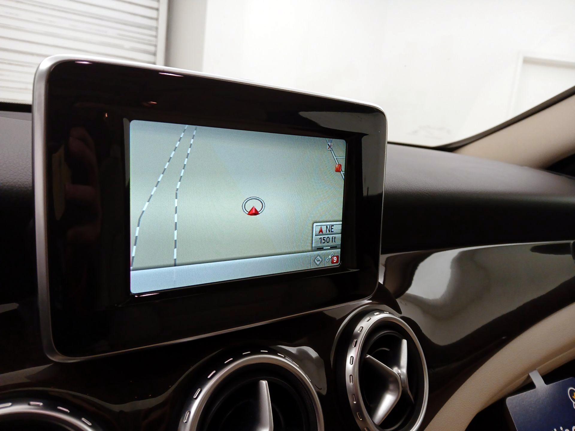 Thumbnail: 2015 Mercedes-Benz GLA - 14