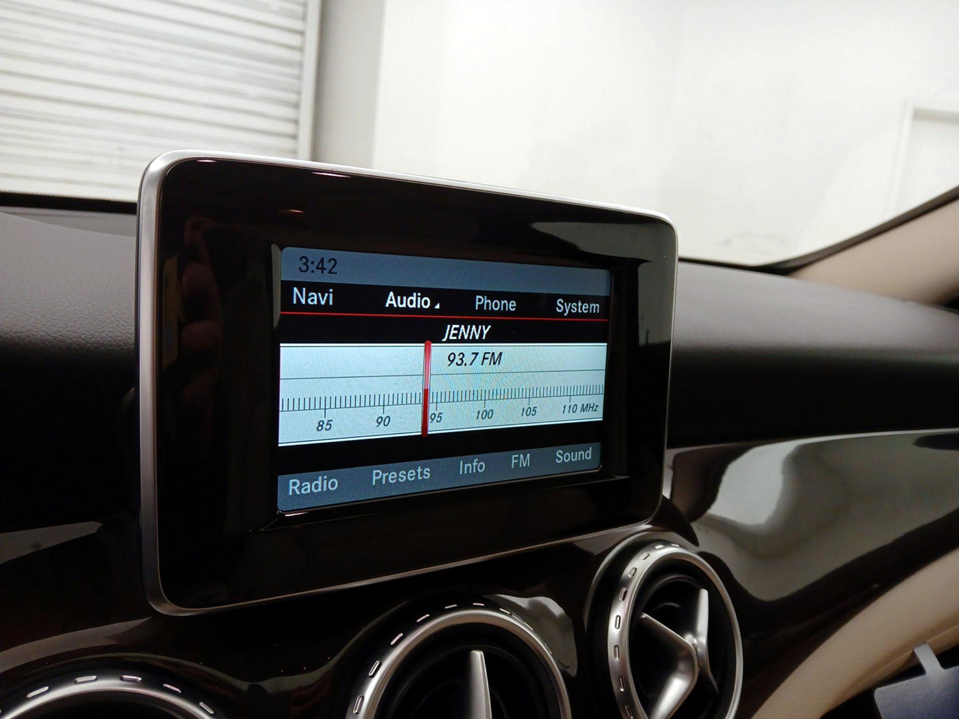 Thumbnail: 2015 Mercedes-Benz GLA - 16