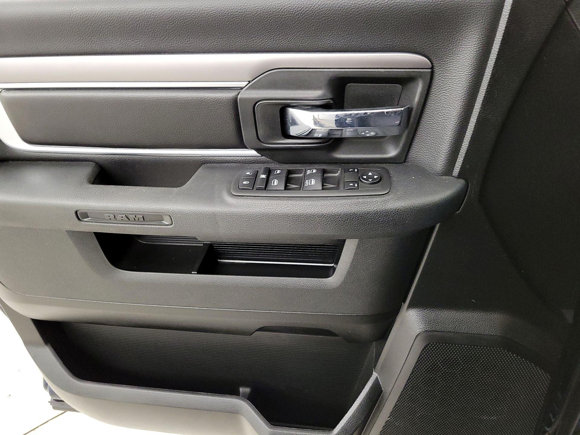 Thumbnail: 2022 RAM 1500 Classic - 12