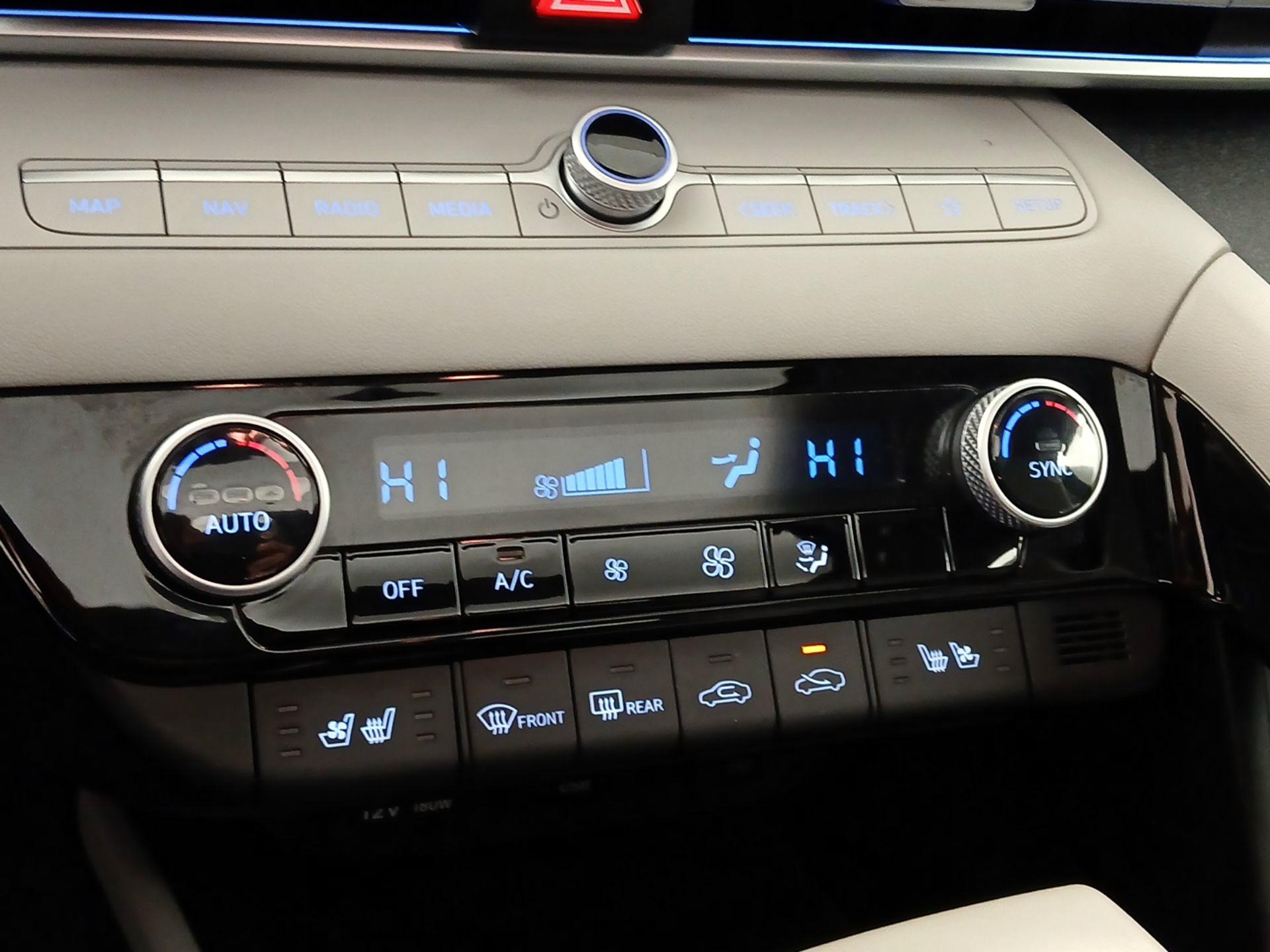 Thumbnail: 2022 Hyundai Elantra - 17