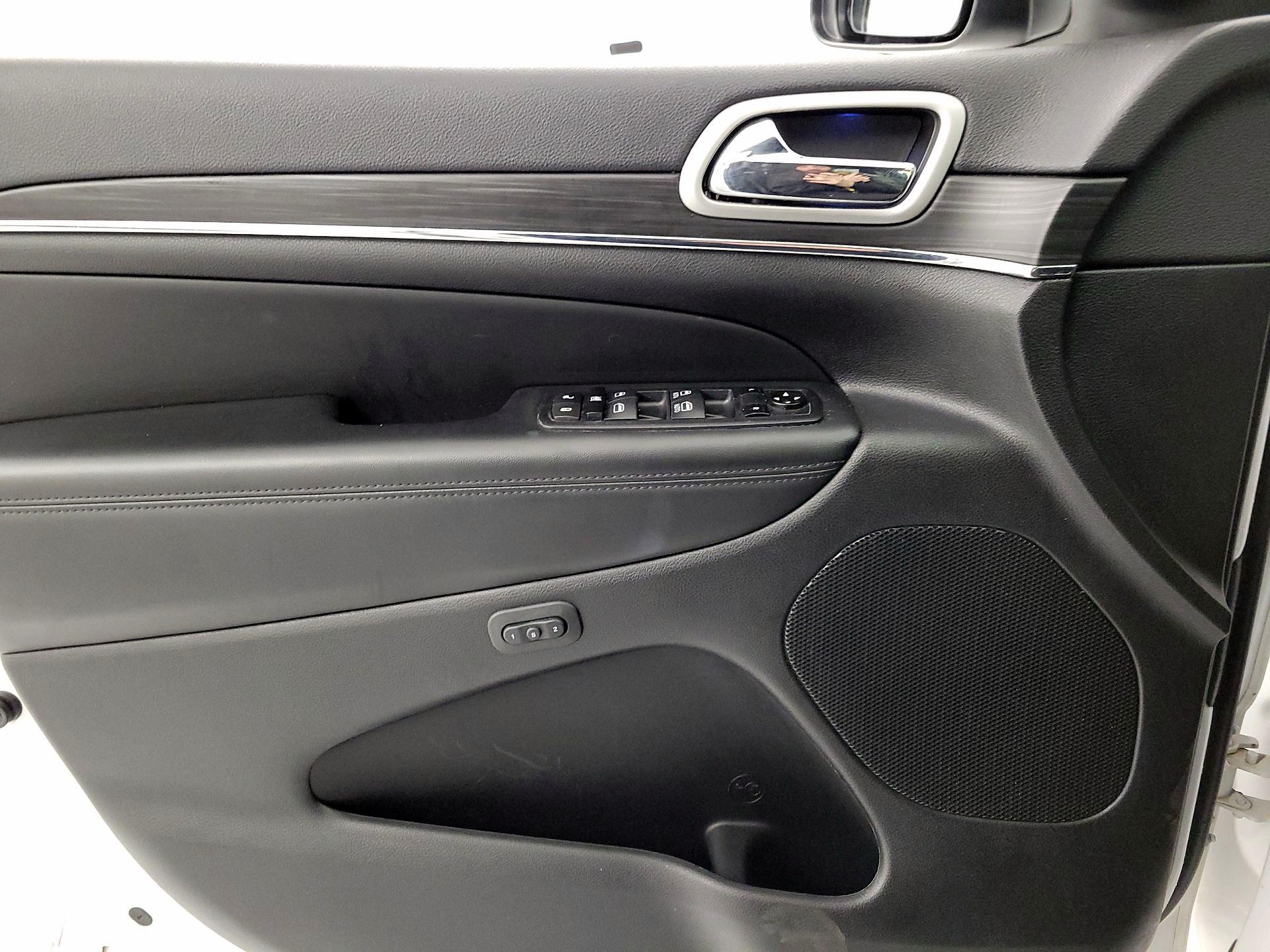 Thumbnail: 2022 Jeep Grand Cherokee - 12