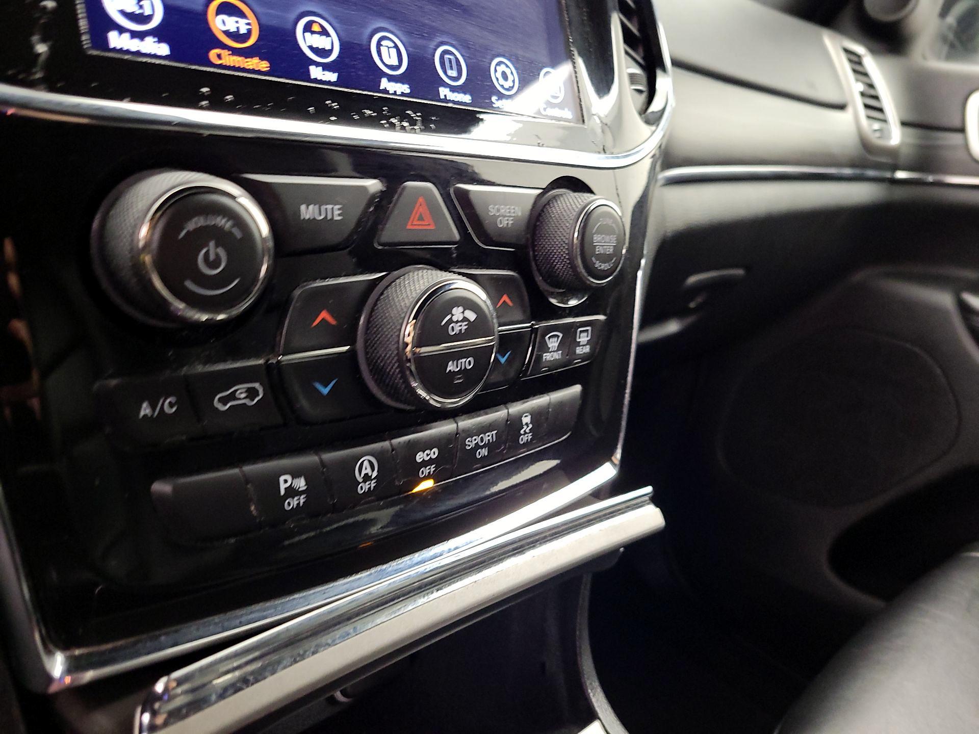 Thumbnail: 2022 Jeep Grand Cherokee - 17